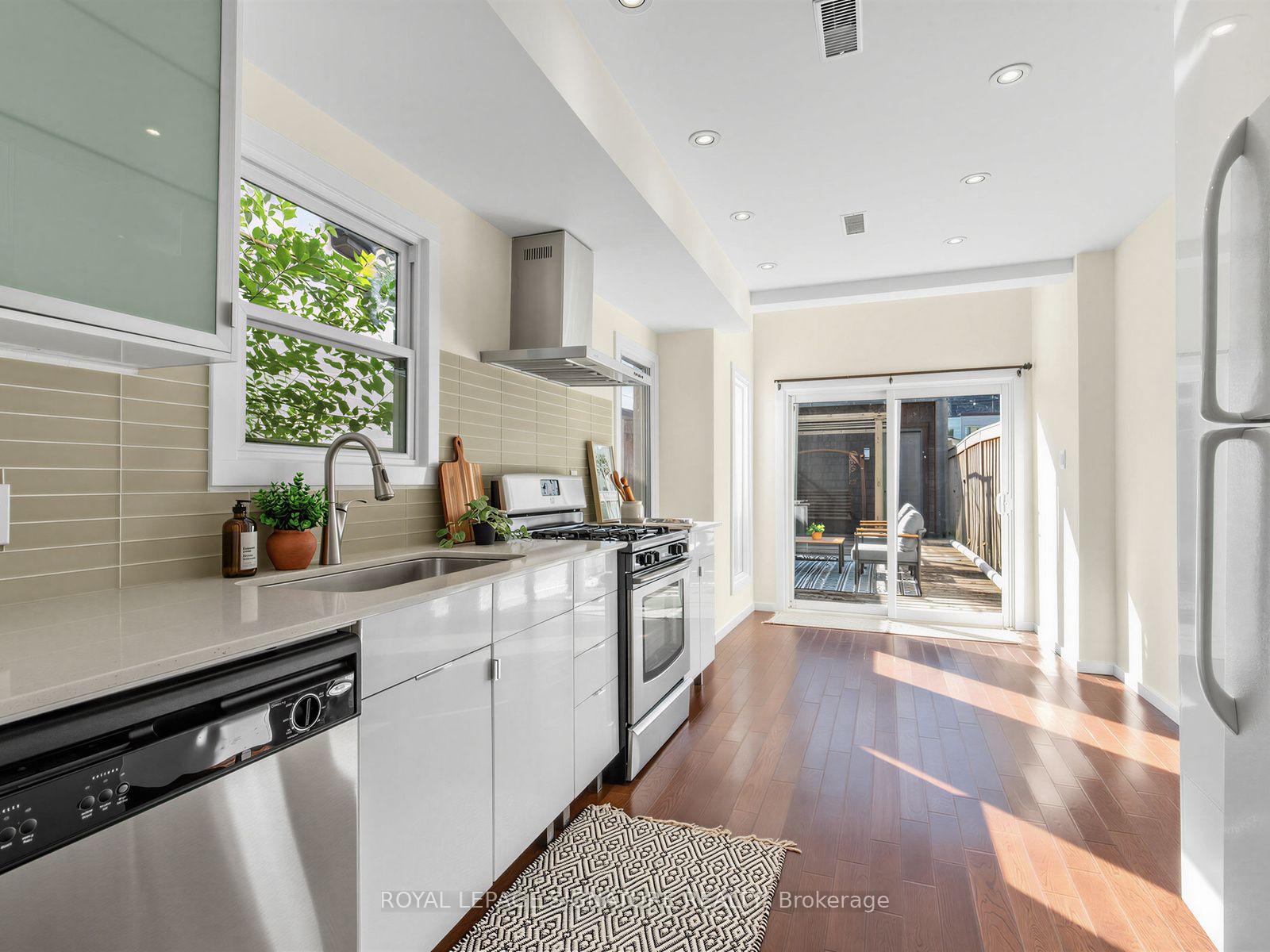 Photo 11 of 23 Gordon Street, Toronto, Little Portugal — HOMEH