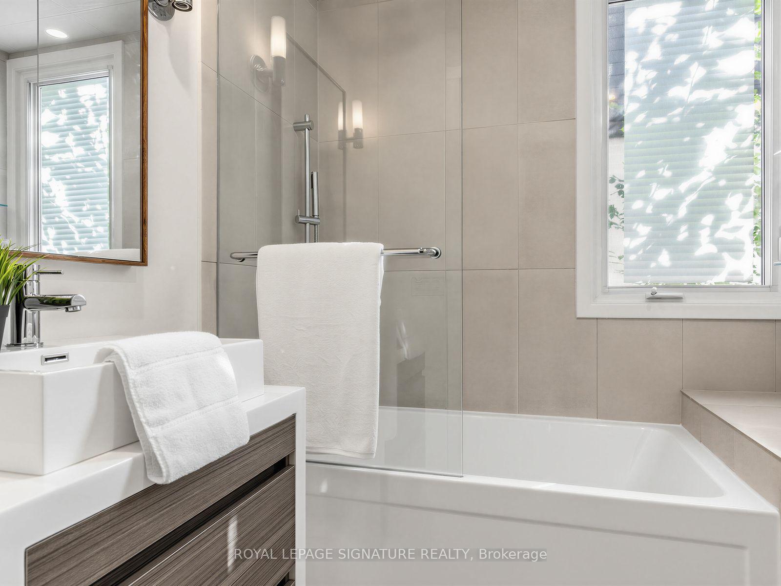 Photo 21 of 23 Gordon Street, Toronto, Little Portugal — HOMEH