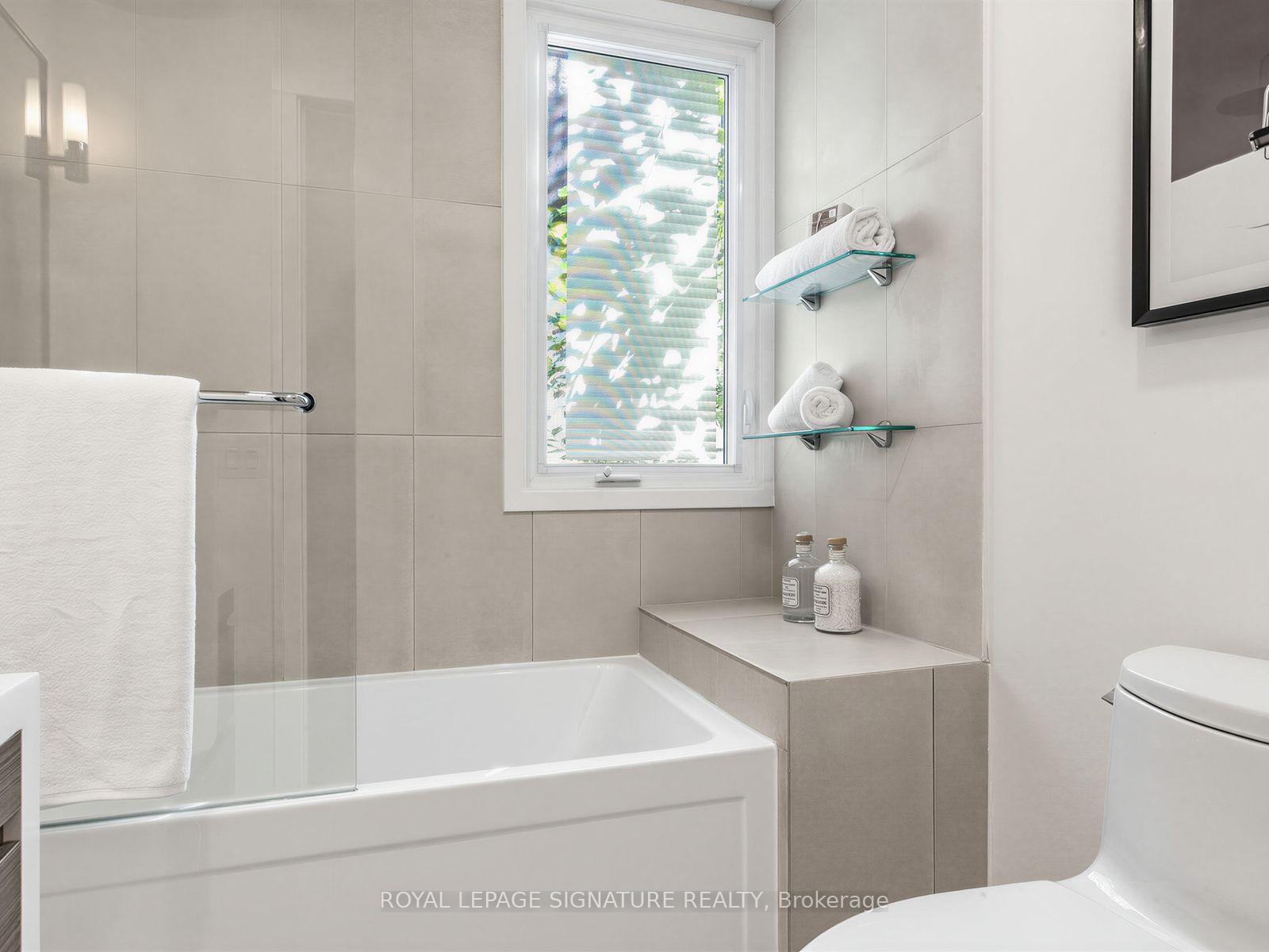 Photo 22 of 23 Gordon Street, Toronto, Little Portugal — HOMEH