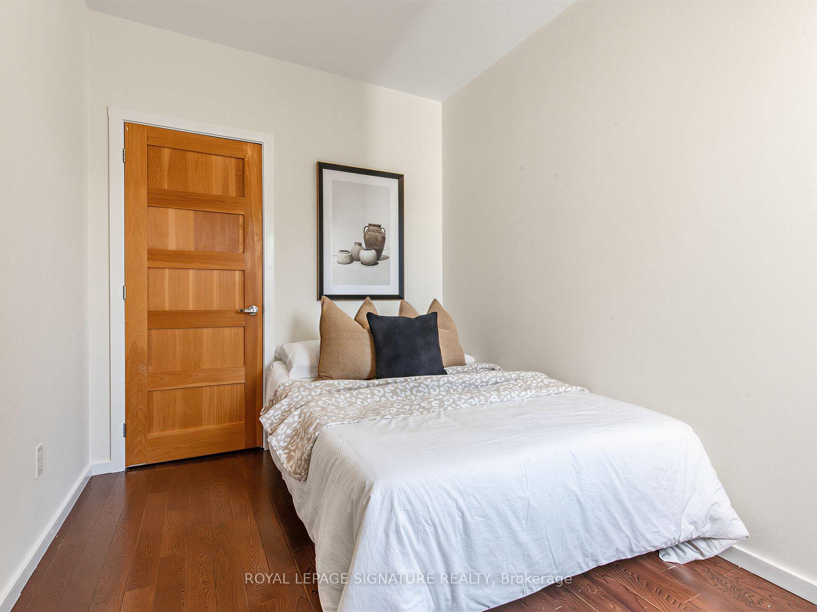 Photo 24 of 23 Gordon Street, Toronto, Little Portugal — HOMEH