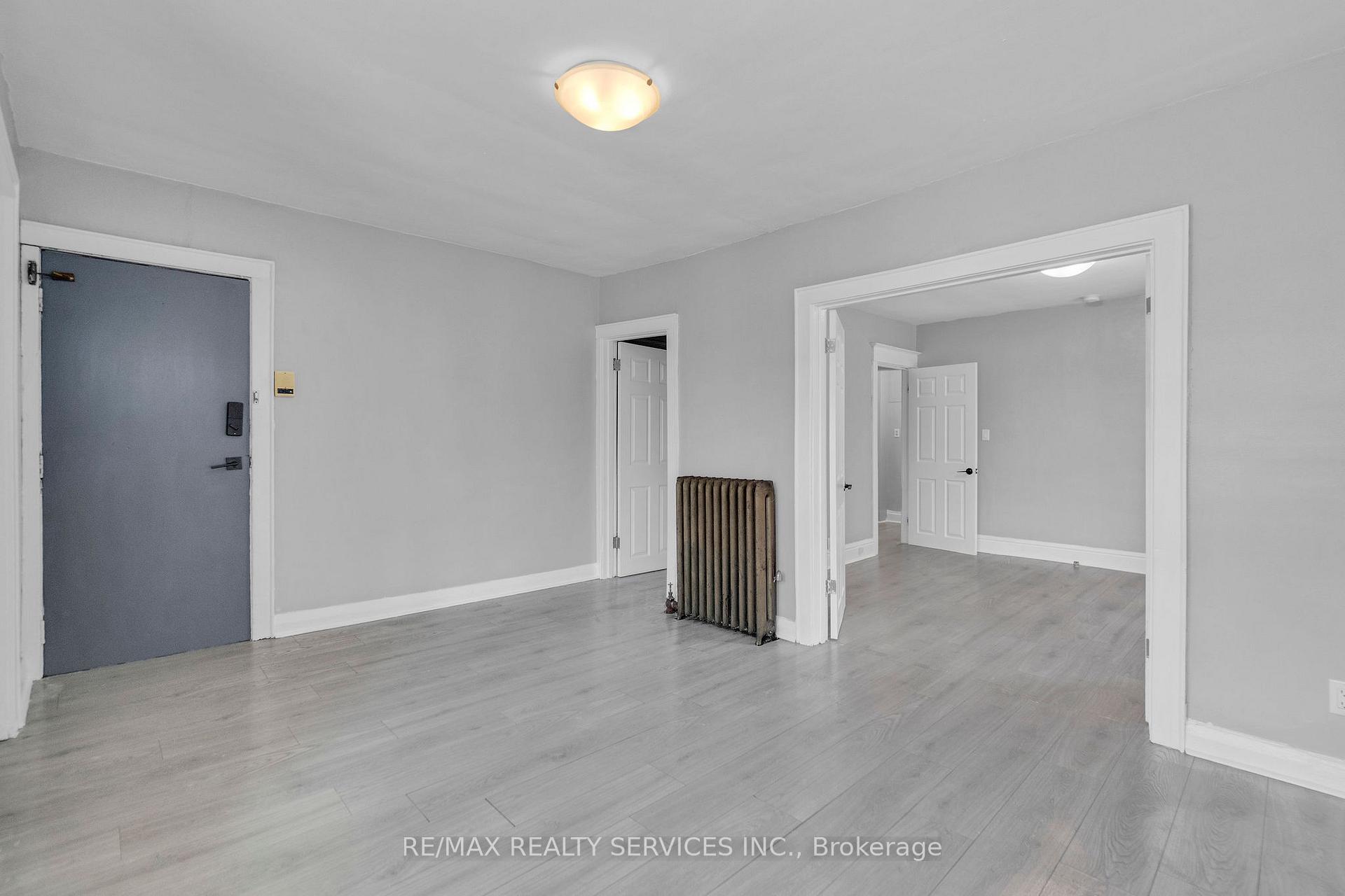 Photo 5 of Unit 8, 5 Fairholt Road N, Hamilton, Stipley — HOMEH
