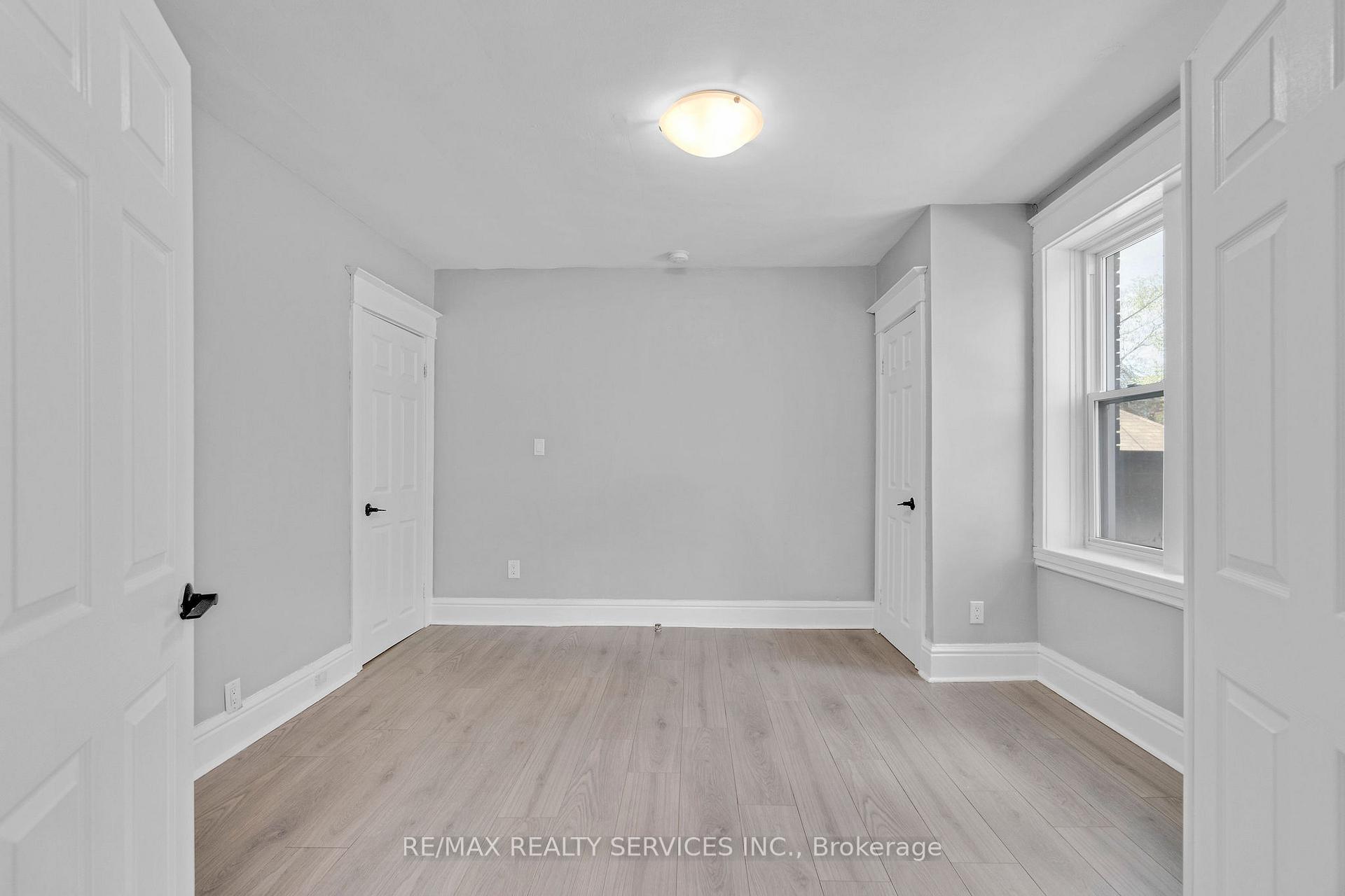 Photo 7 of Unit 8, 5 Fairholt Road N, Hamilton, Stipley — HOMEH