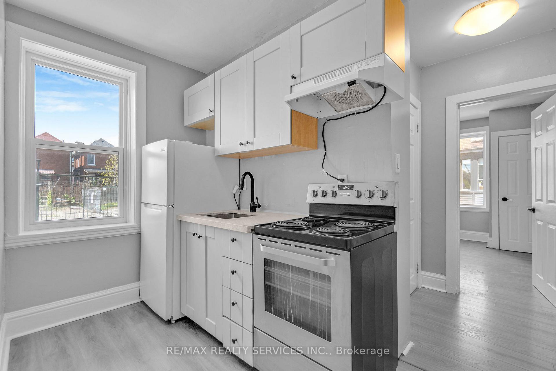Photo 10 of Unit 8, 5 Fairholt Road N, Hamilton, Stipley — HOMEH