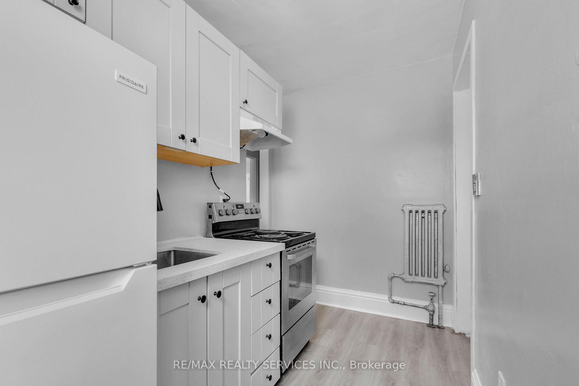 Photo 11 of Unit 8, 5 Fairholt Road N, Hamilton, Stipley — HOMEH