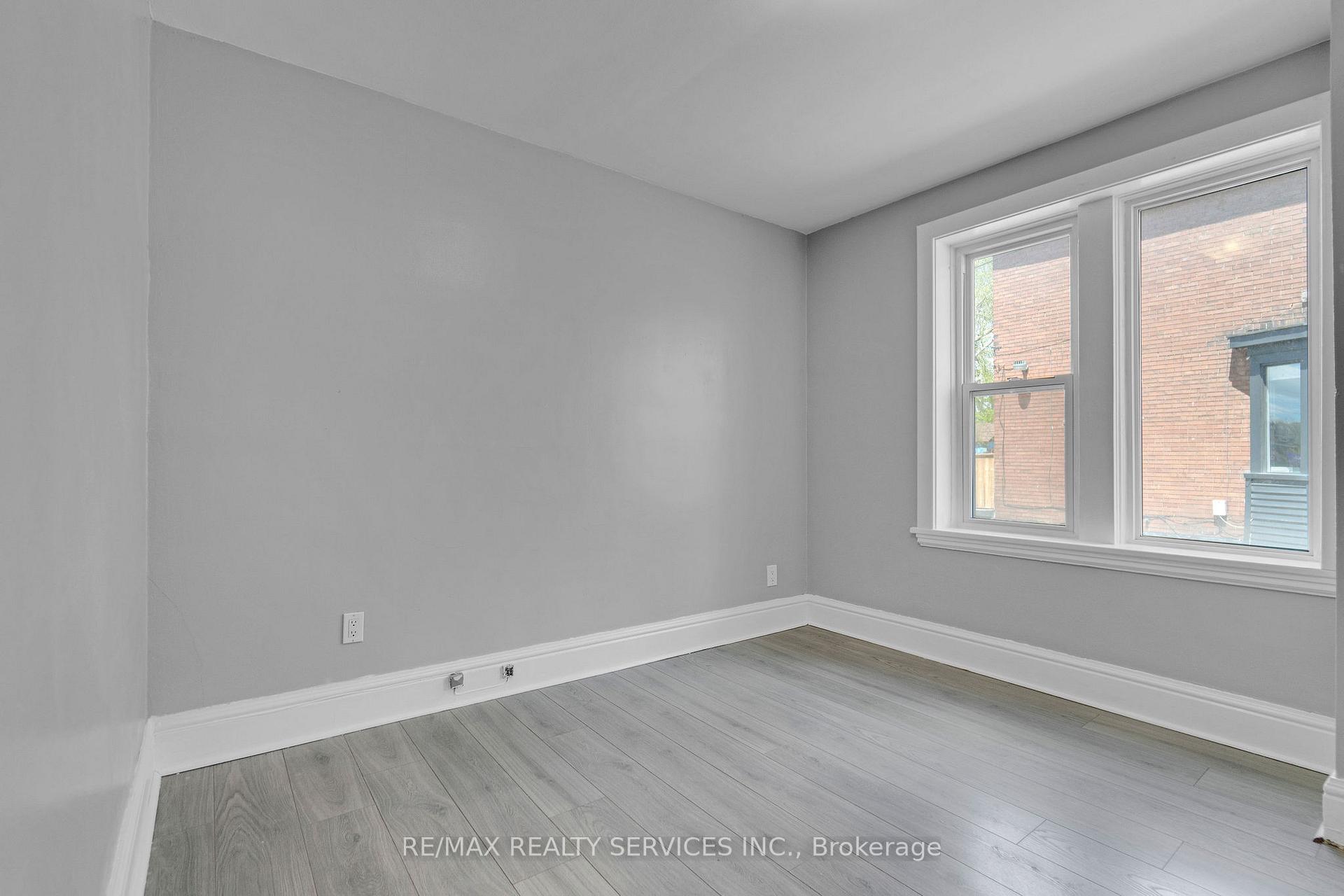 Photo 13 of Unit 8, 5 Fairholt Road N, Hamilton, Stipley — HOMEH