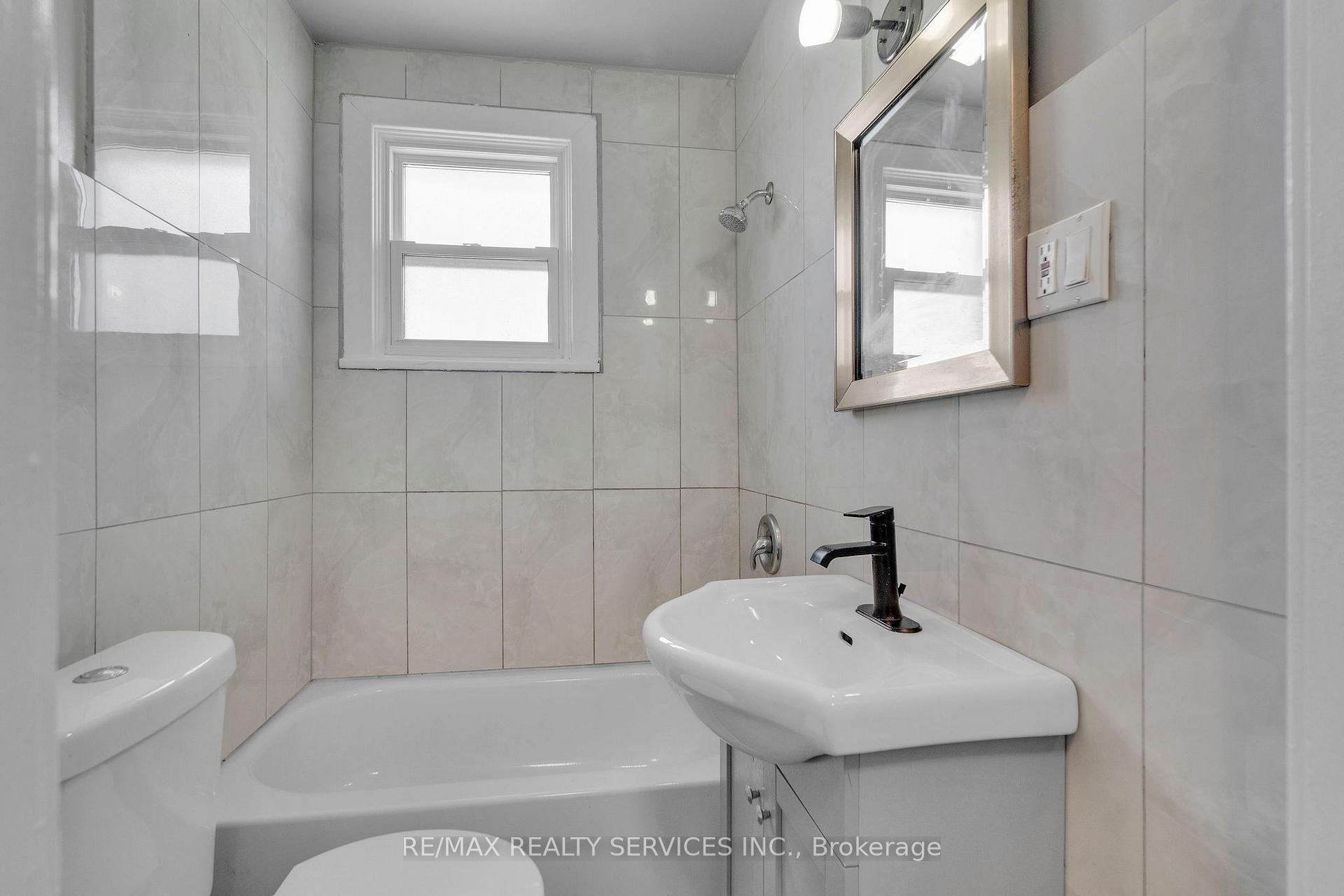 Photo 15 of Unit 8, 5 Fairholt Road N, Hamilton, Stipley — HOMEH