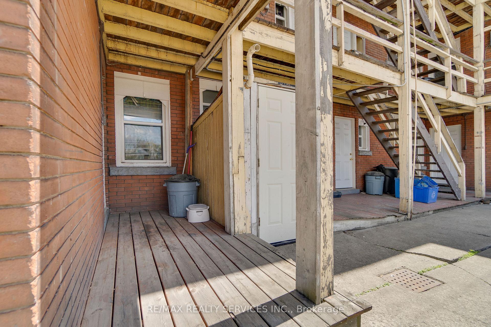 Photo 16 of Unit 8, 5 Fairholt Road N, Hamilton, Stipley — HOMEH