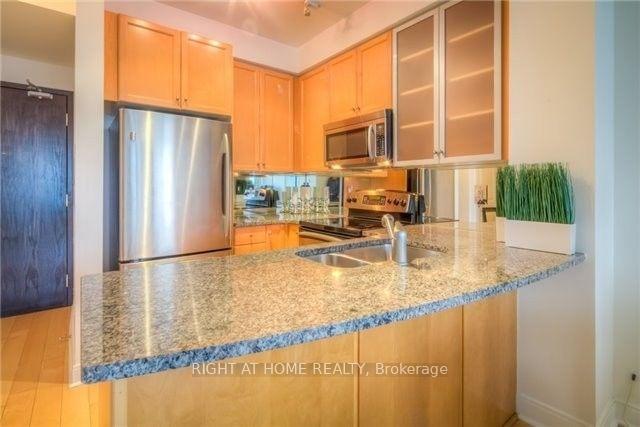 Photo of Unit 1406, 18 Yorkville Avenue