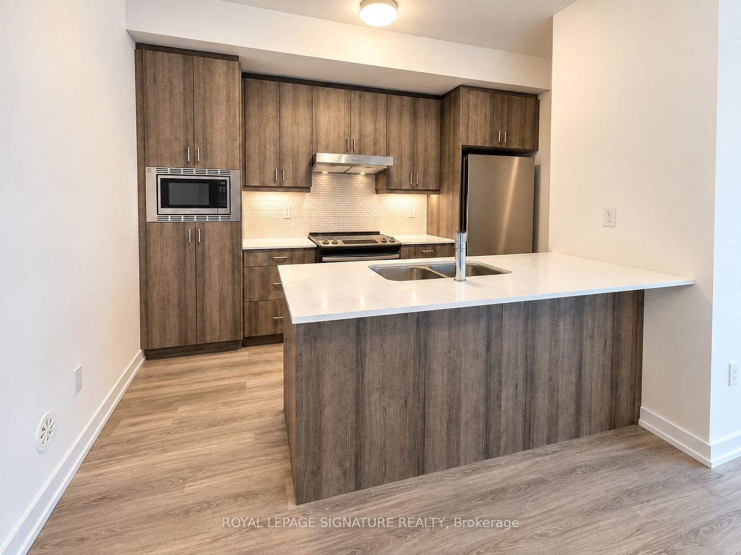 Photo 2 of Unit 216, 3 Bancroft Lane, Richmond Hill, Jefferson — HOMEH