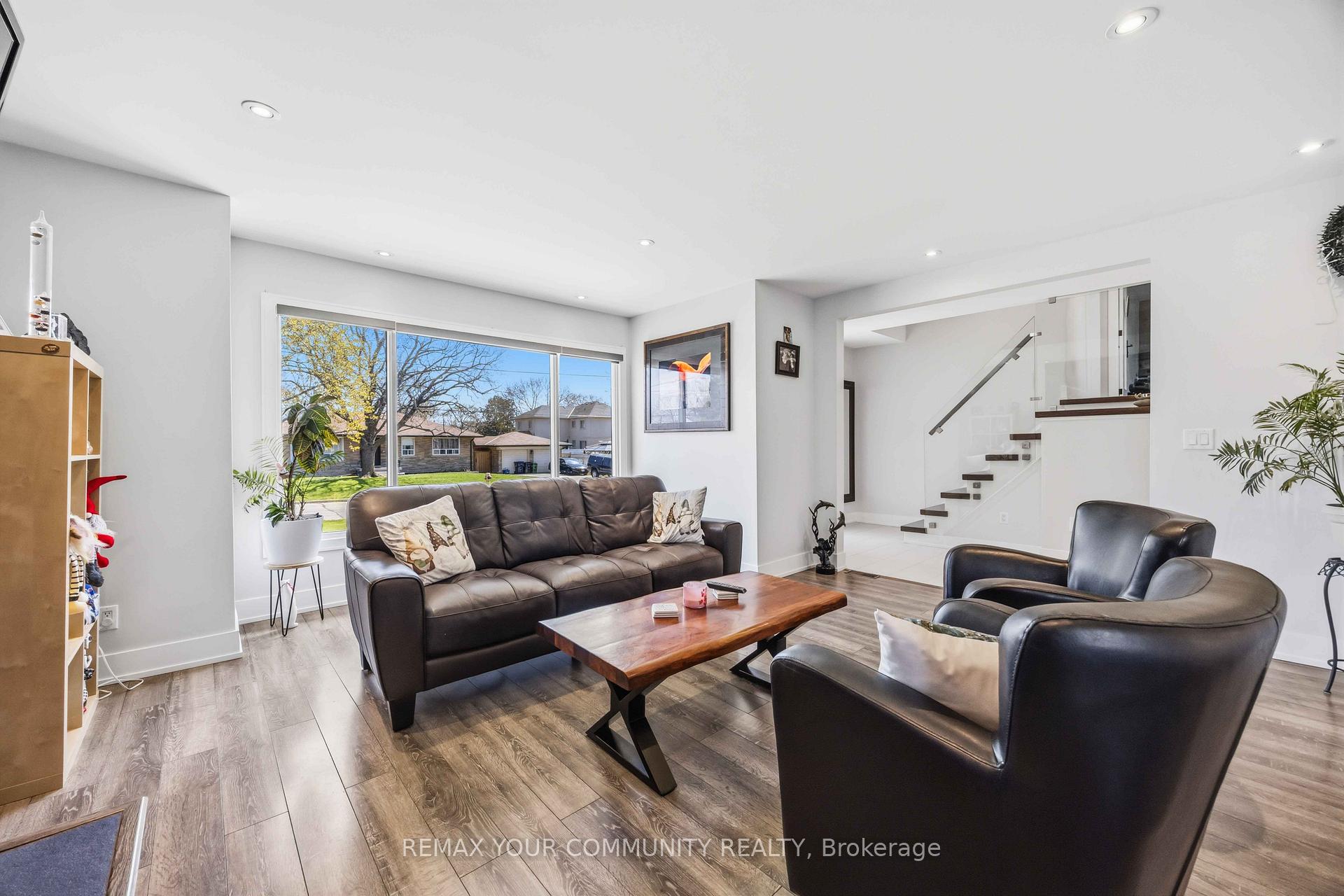 Photo 6 of 34 Walwyn Avenue, North York, Humberlea-Pelmo Park — HOMEH
