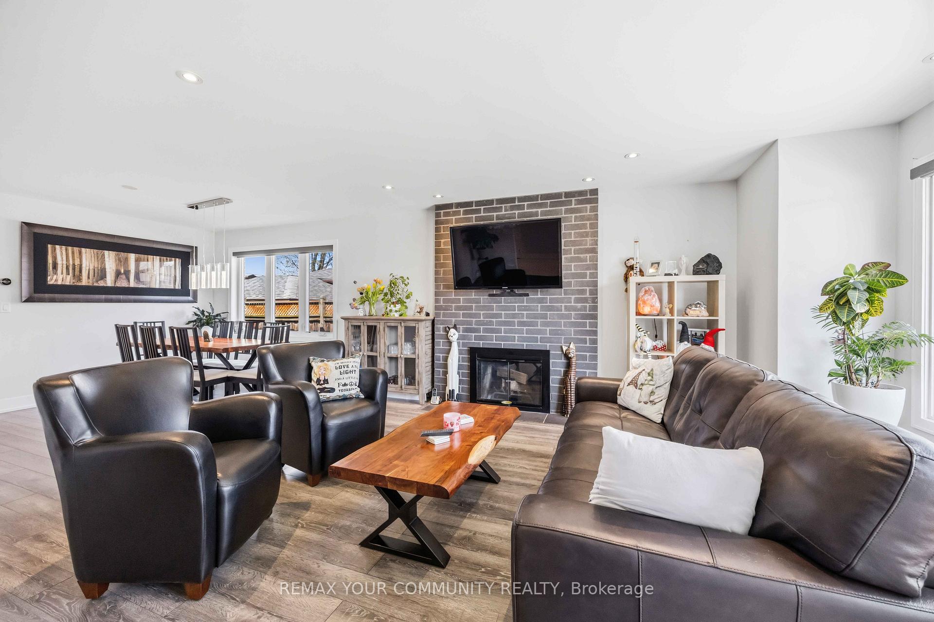 Photo 7 of 34 Walwyn Avenue, North York, Humberlea-Pelmo Park — HOMEH