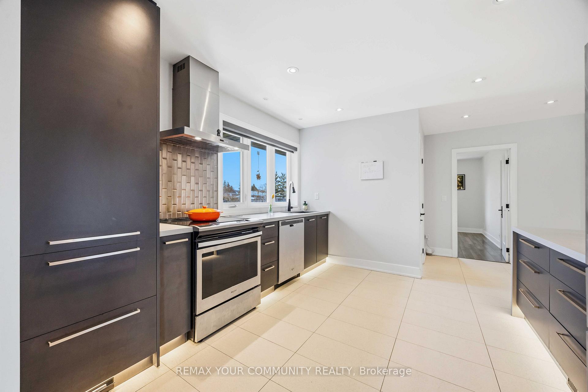 Photo 10 of 34 Walwyn Avenue, North York, Humberlea-Pelmo Park — HOMEH