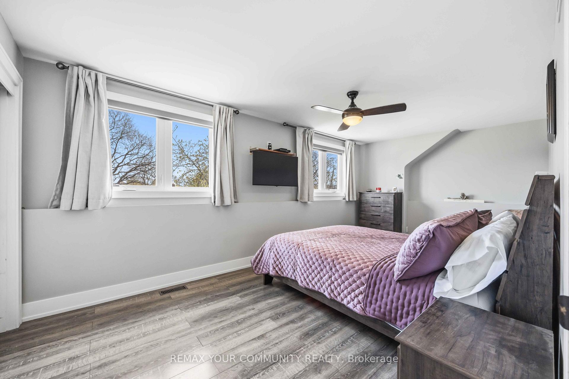 Photo 21 of 34 Walwyn Avenue, North York, Humberlea-Pelmo Park — HOMEH
