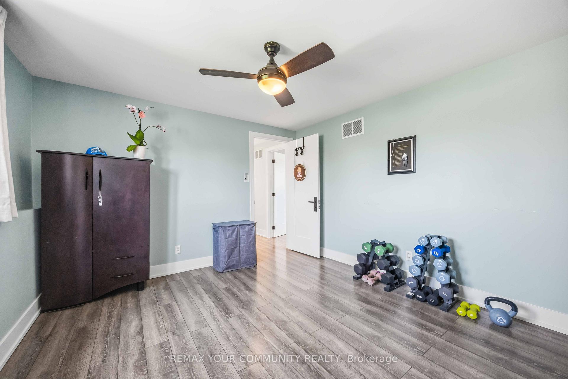 Photo 23 of 34 Walwyn Avenue, North York, Humberlea-Pelmo Park — HOMEH