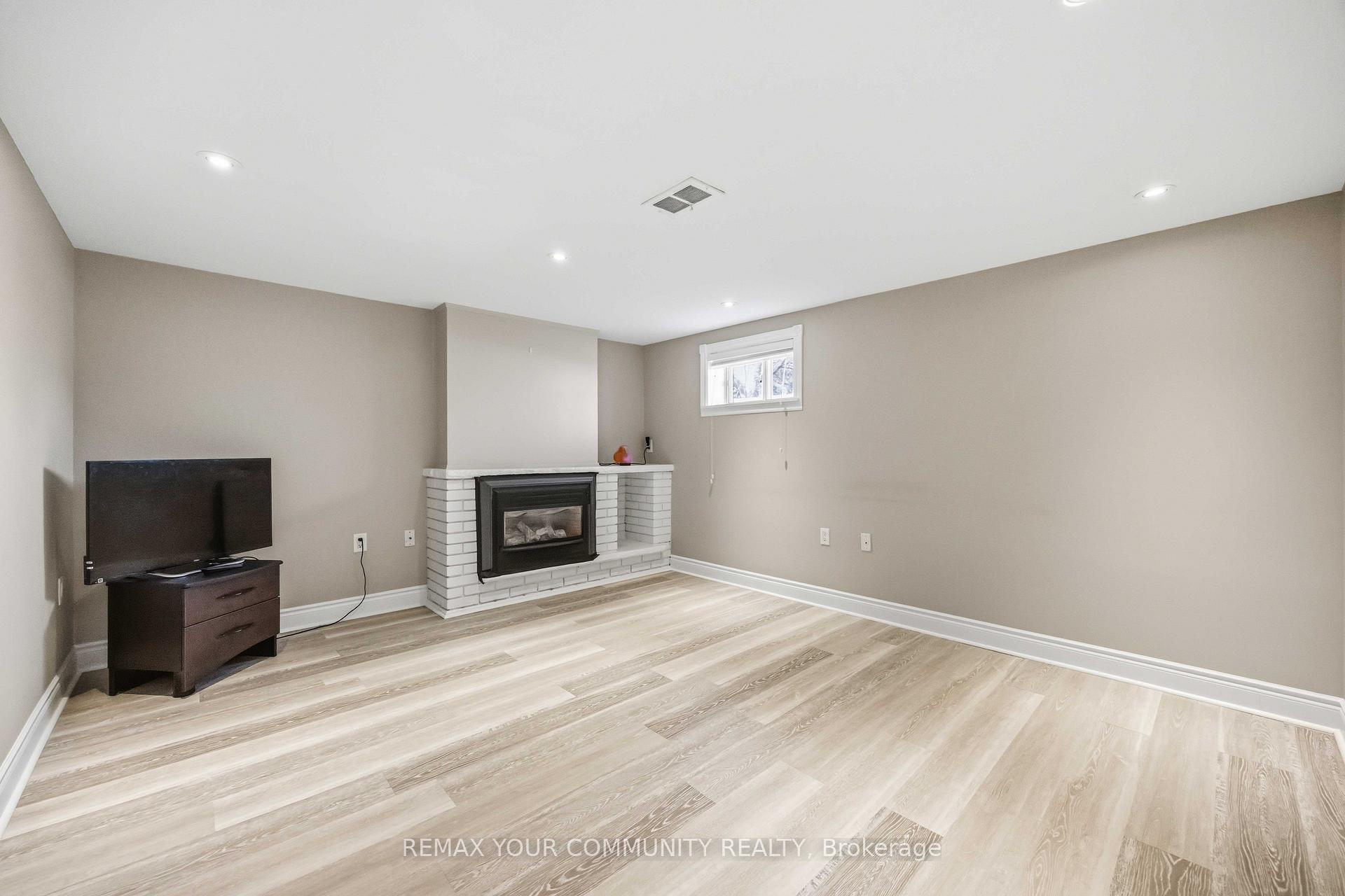 Photo 28 of 34 Walwyn Avenue, North York, Humberlea-Pelmo Park — HOMEH