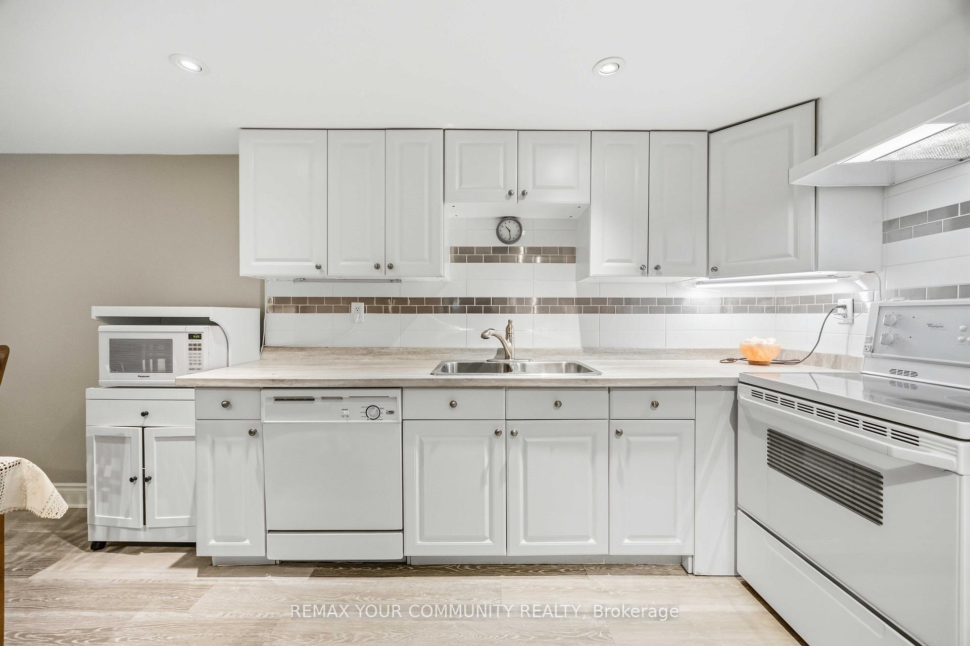 Photo 31 of 34 Walwyn Avenue, North York, Humberlea-Pelmo Park — HOMEH