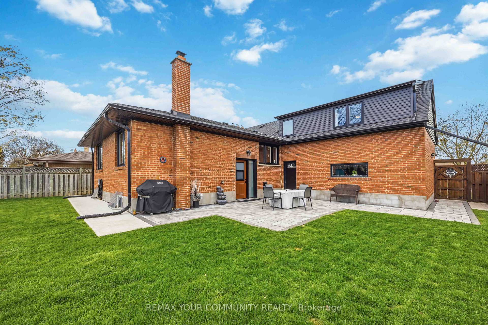 Photo 33 of 34 Walwyn Avenue, North York, Humberlea-Pelmo Park — HOMEH