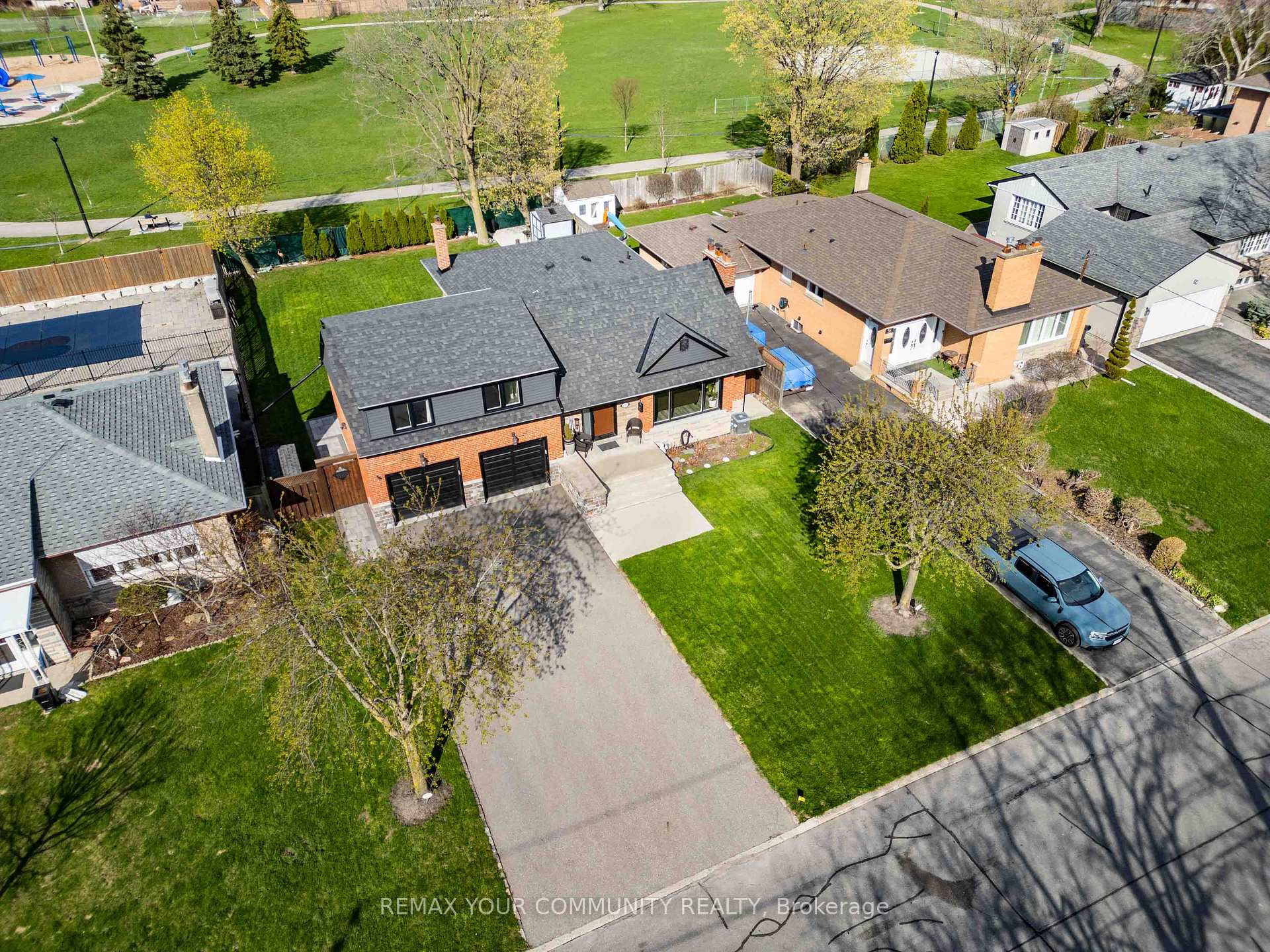 Photo 36 of 34 Walwyn Avenue, North York, Humberlea-Pelmo Park — HOMEH