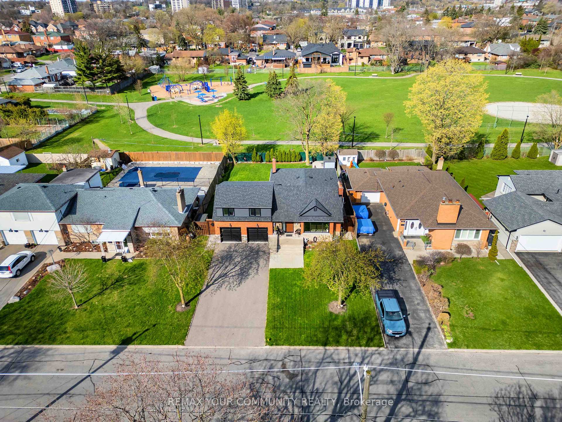 Photo 37 of 34 Walwyn Avenue, North York, Humberlea-Pelmo Park — HOMEH