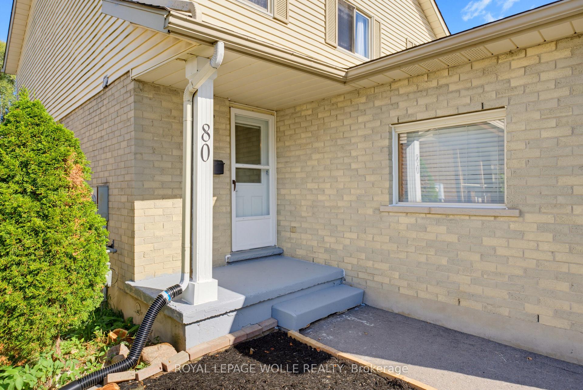 Photo 3 of 80 Highland Crescent, Kitchener, Victoria Park — HOMEH
