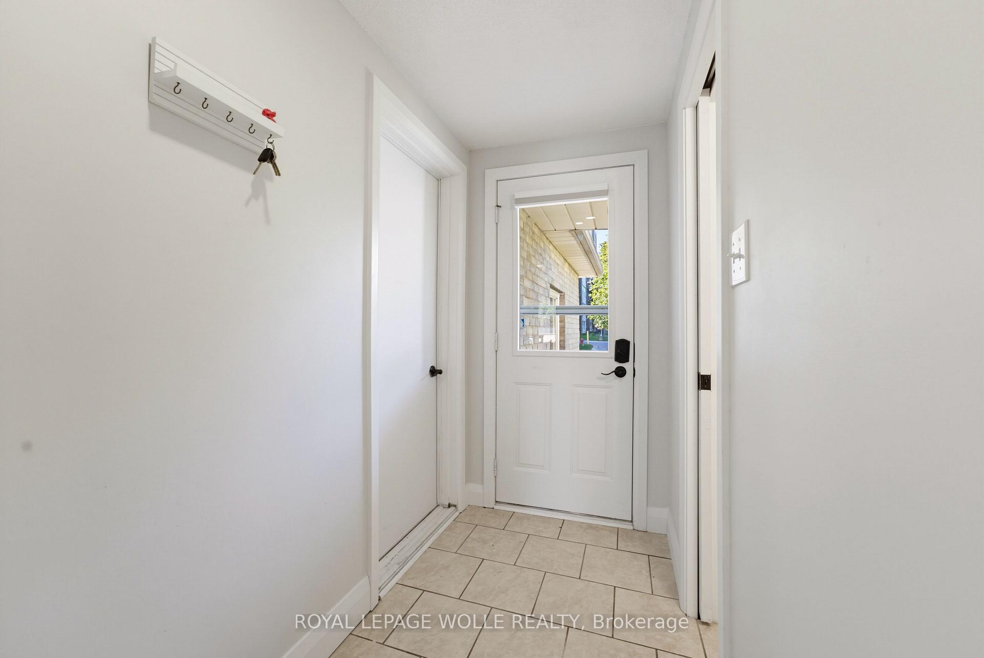 Photo 4 of 80 Highland Crescent, Kitchener, Victoria Park — HOMEH