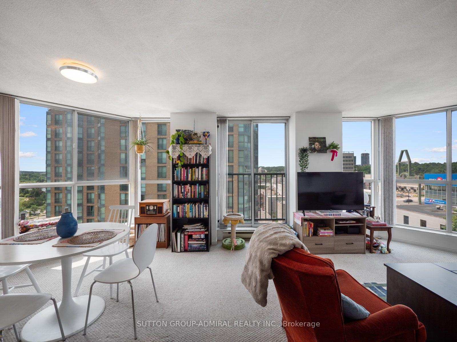 Photo of Unit 902, 150 Dunlop Street E