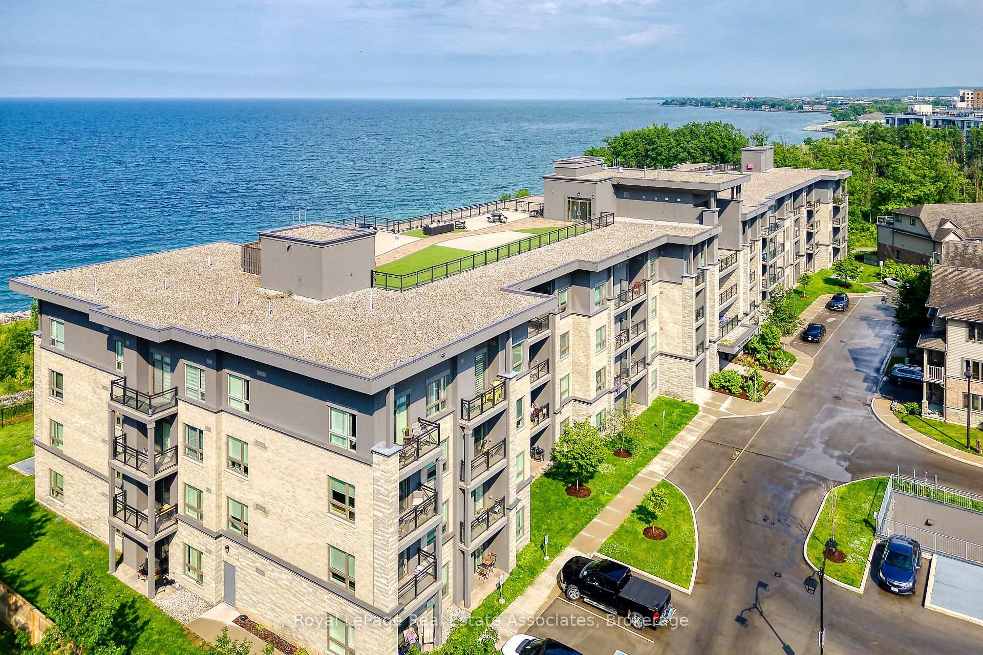 Photo 1 of Unit 111, 35 Southshore Crescent, Hamilton, Stoney Creek — HOMEH