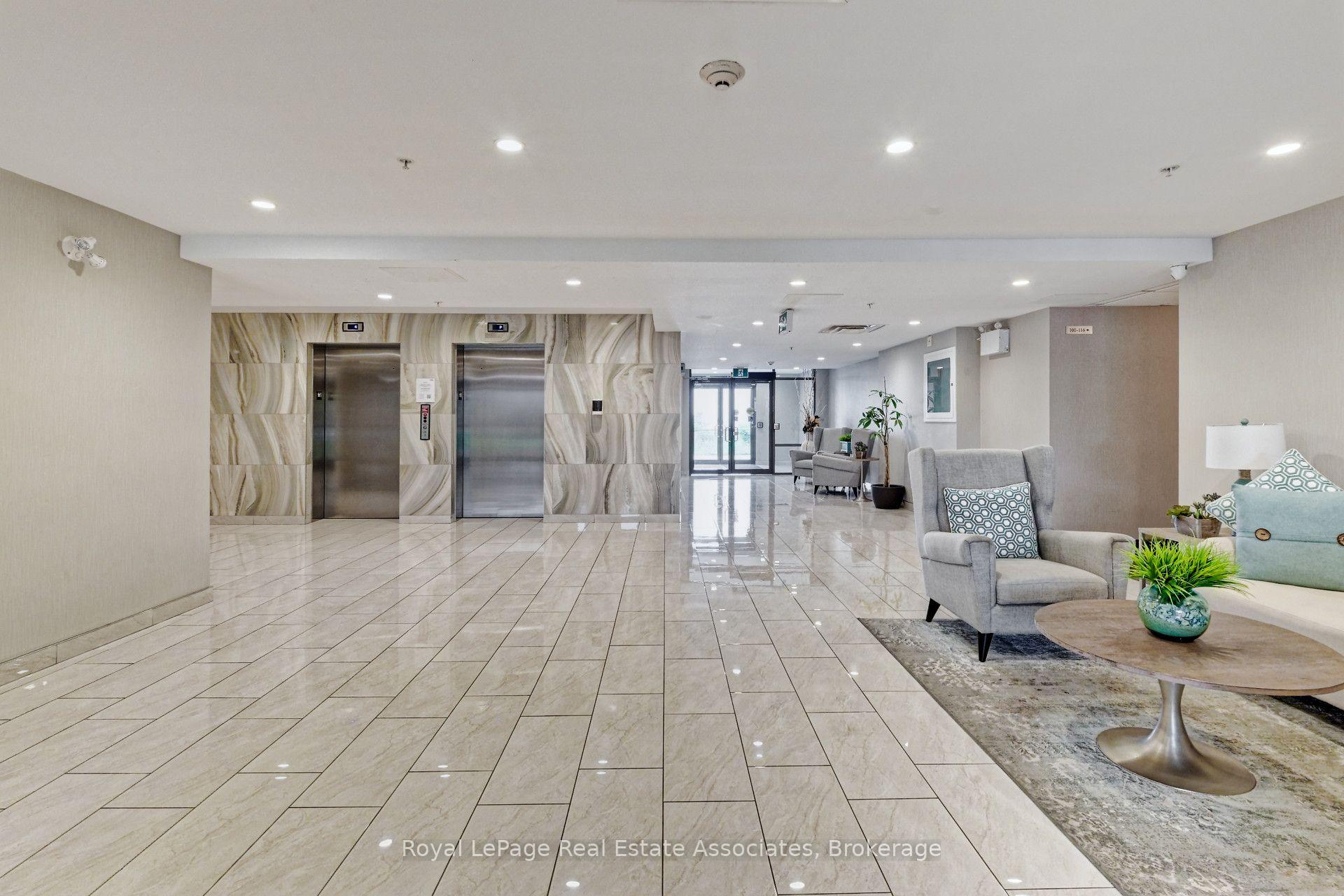 Photo 4 of Unit 111, 35 Southshore Crescent, Hamilton, Stoney Creek — HOMEH