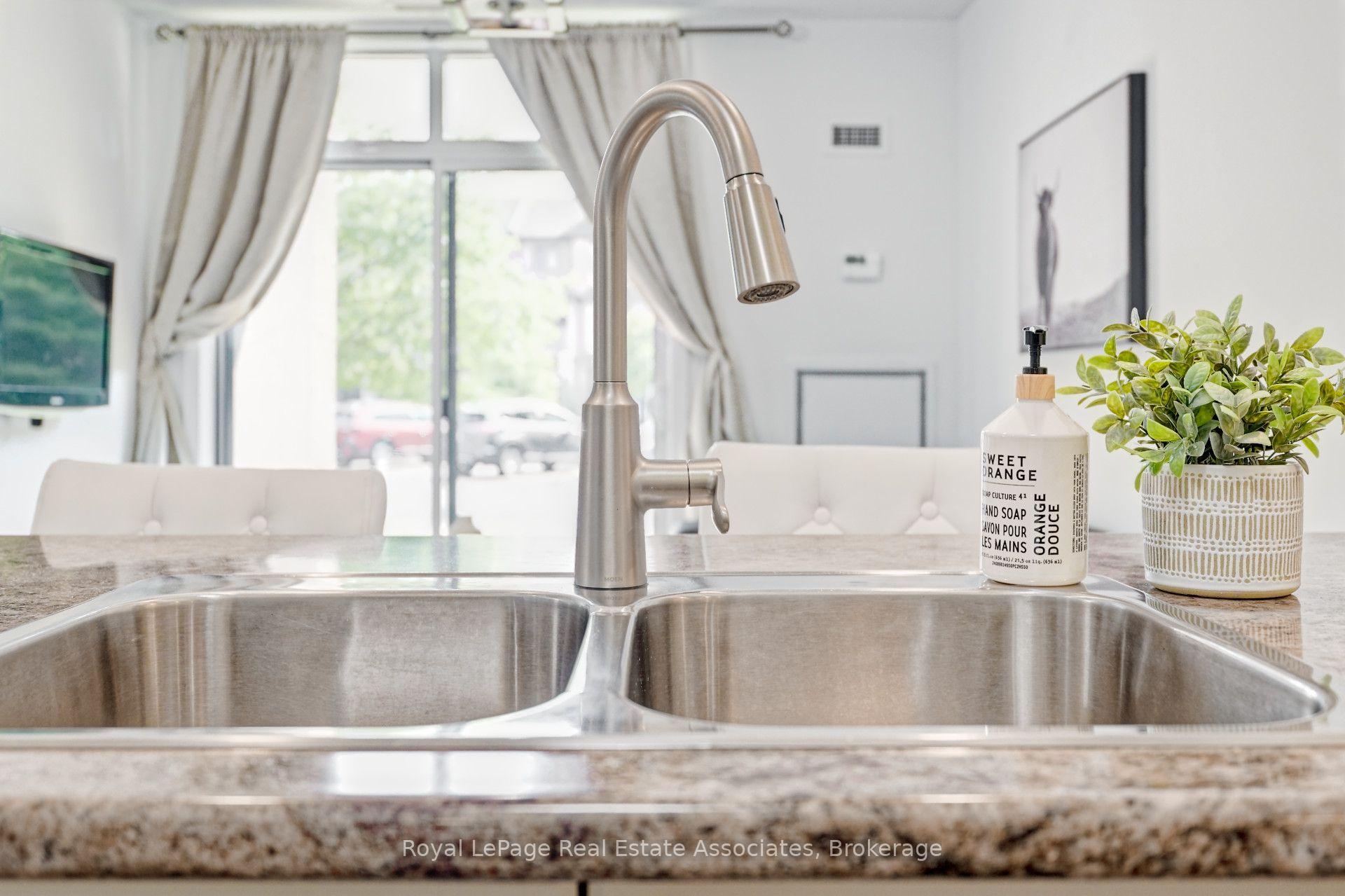 Photo 9 of Unit 111, 35 Southshore Crescent, Hamilton, Stoney Creek — HOMEH