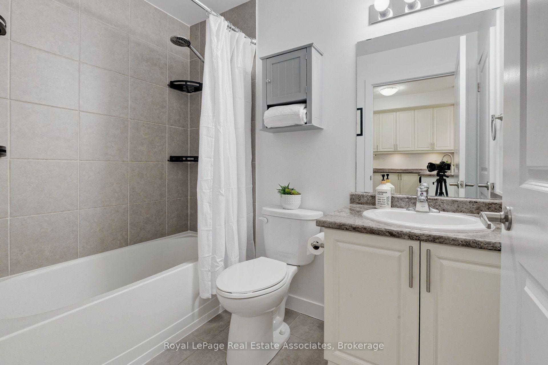 Photo 18 of Unit 111, 35 Southshore Crescent, Hamilton, Stoney Creek — HOMEH