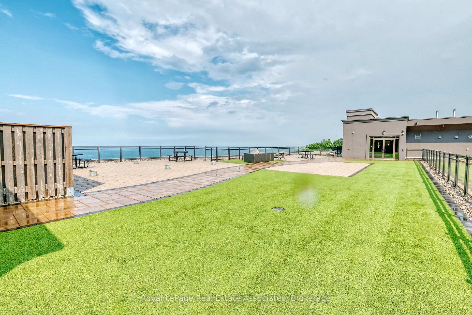 Photo 22 of Unit 111, 35 Southshore Crescent, Hamilton, Stoney Creek — HOMEH