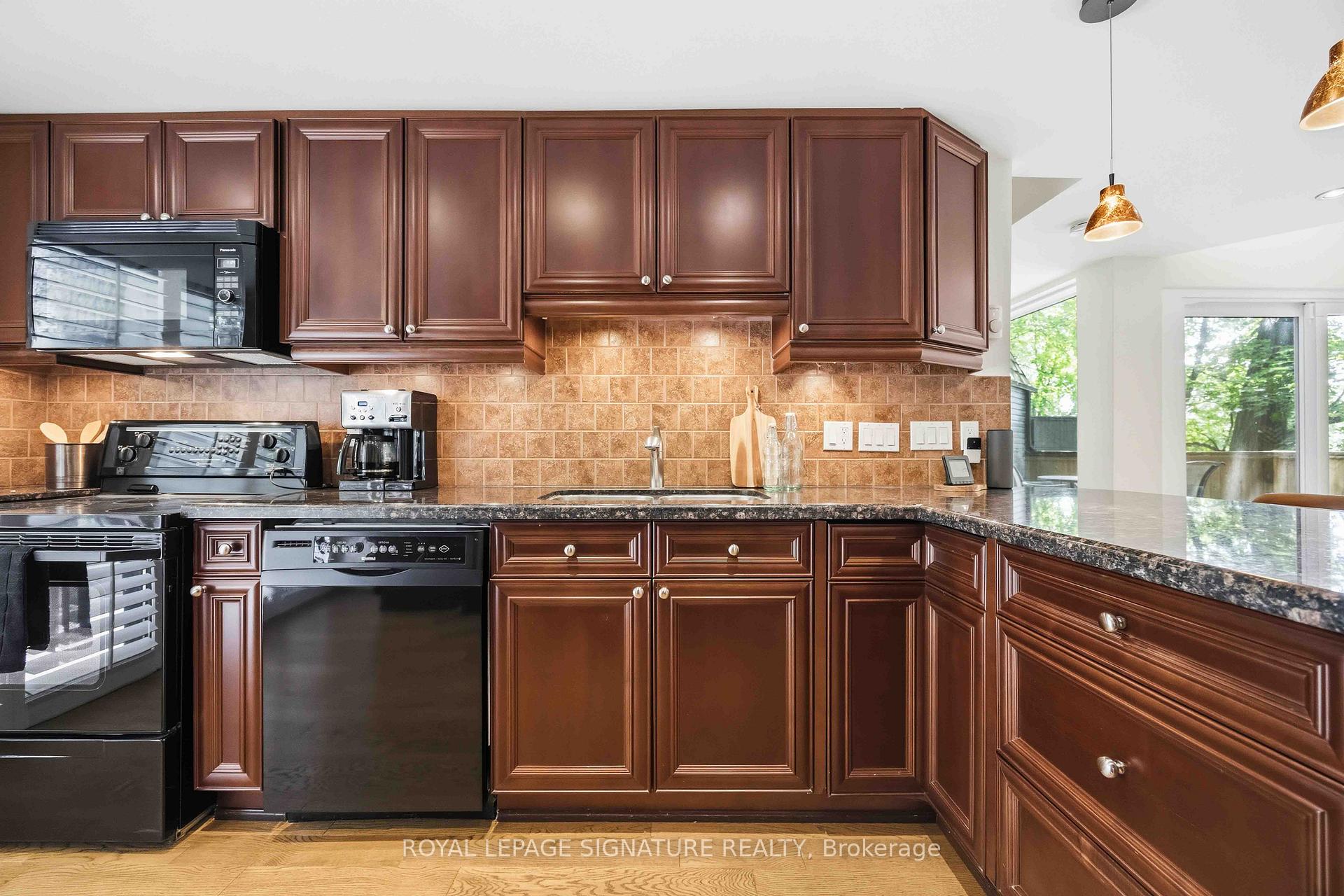 Photo 10 of Unit 7, 2366 Queen Street E, Toronto, The Beaches — HOMEH