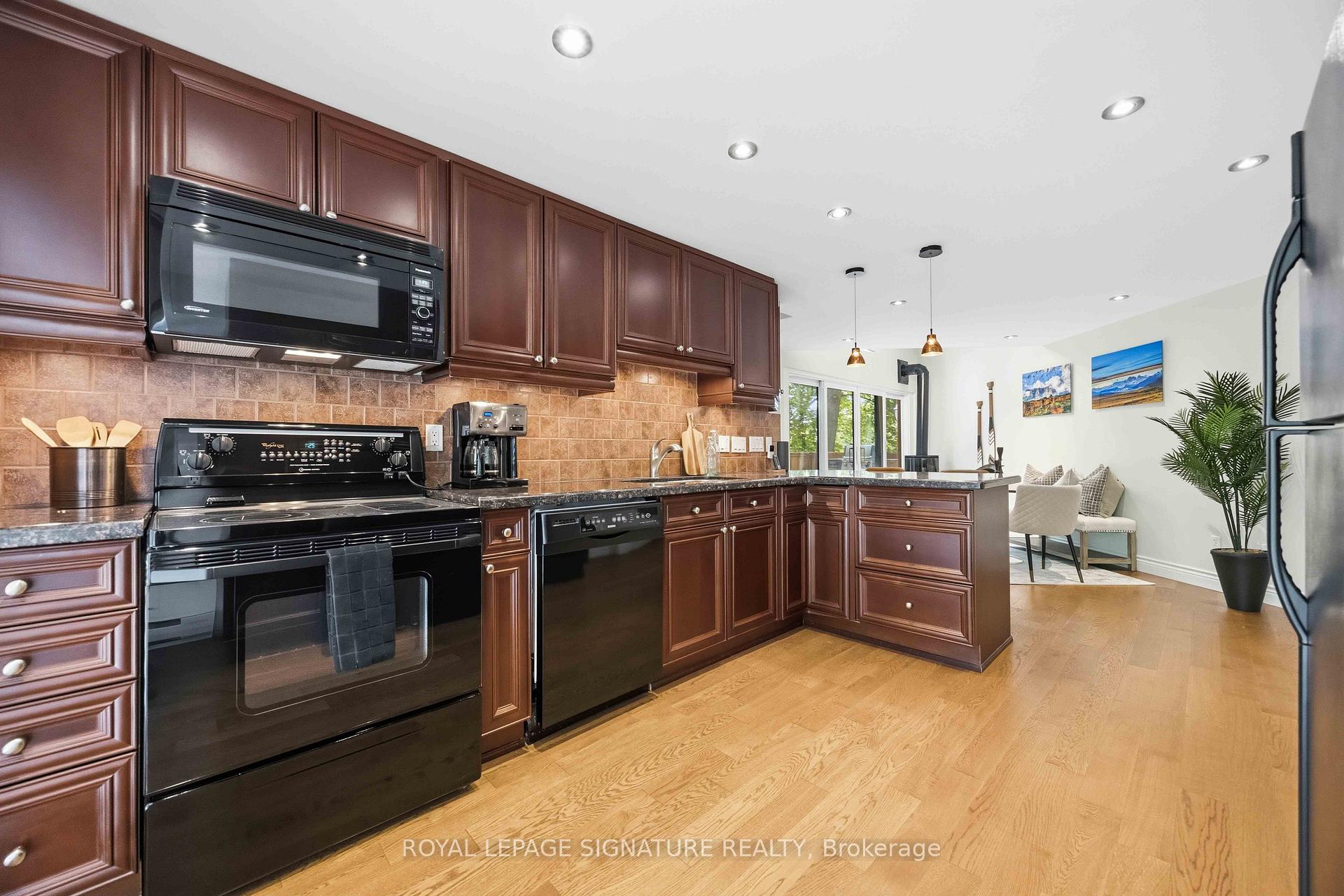 Photo 11 of Unit 7, 2366 Queen Street E, Toronto, The Beaches — HOMEH