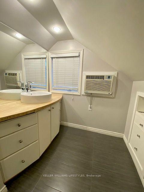 Photo 17 of 448 Jarvis Street, London, South C — HOMEH
