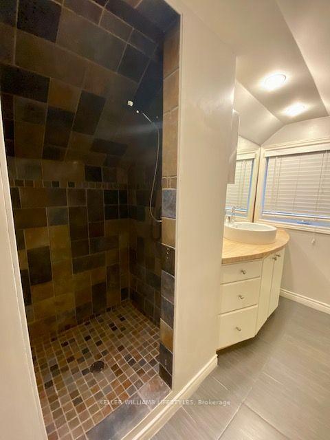 Photo 18 of 448 Jarvis Street, London, South C — HOMEH