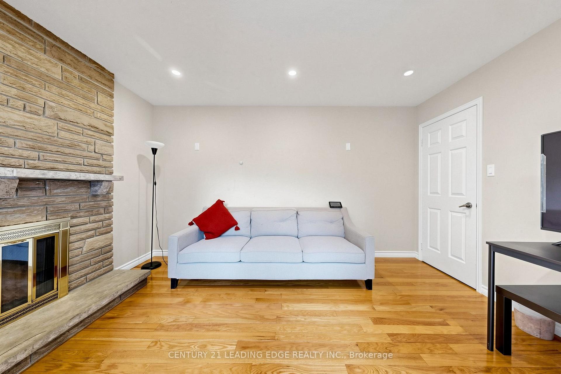 Photo 15 of 1 Briarwood Road, Markham, Unionville — HOMEH