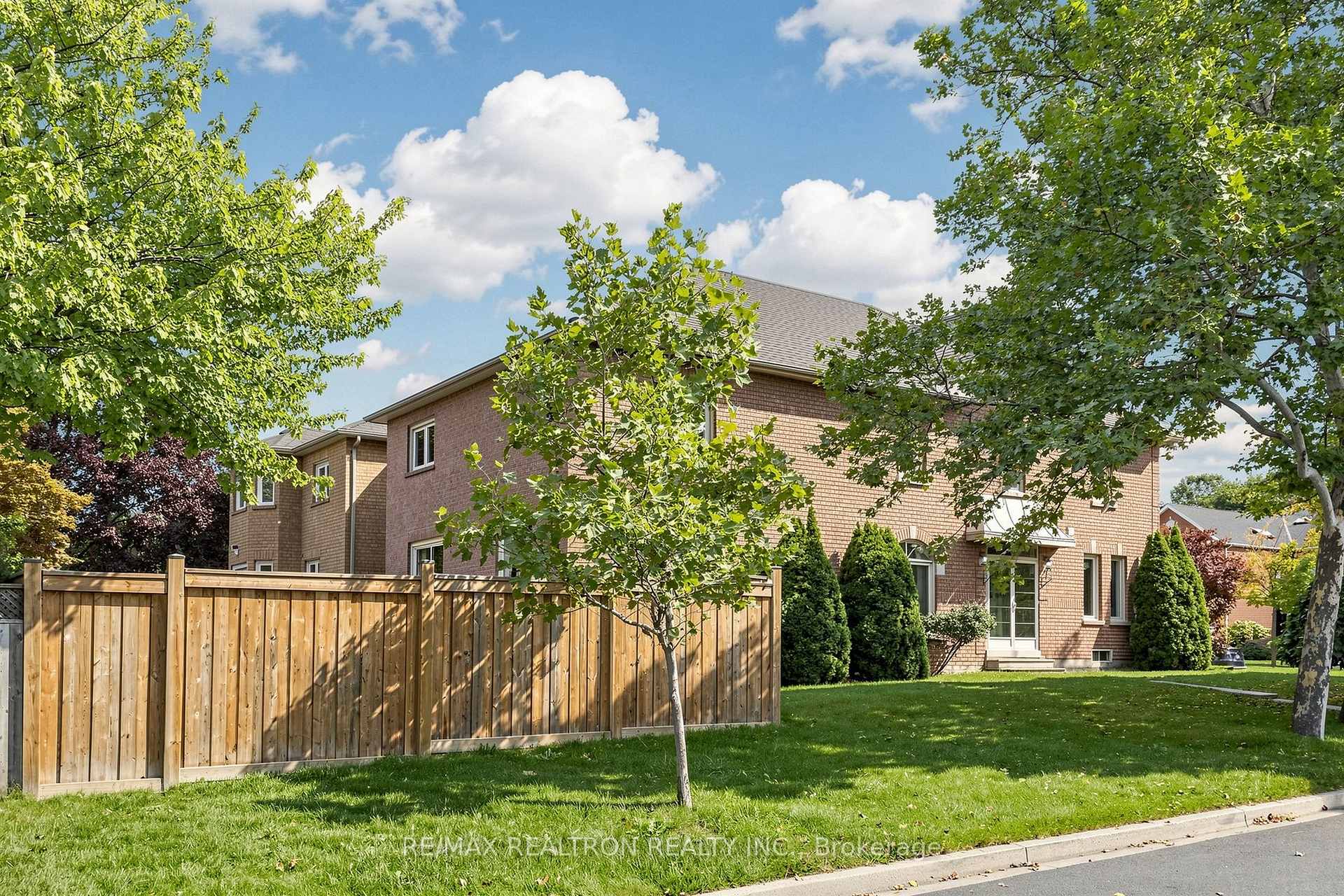 Photo 5 of 29 Joshua Court, Vaughan, Crestwood-Springfarm-Yorkhill — HOMEH