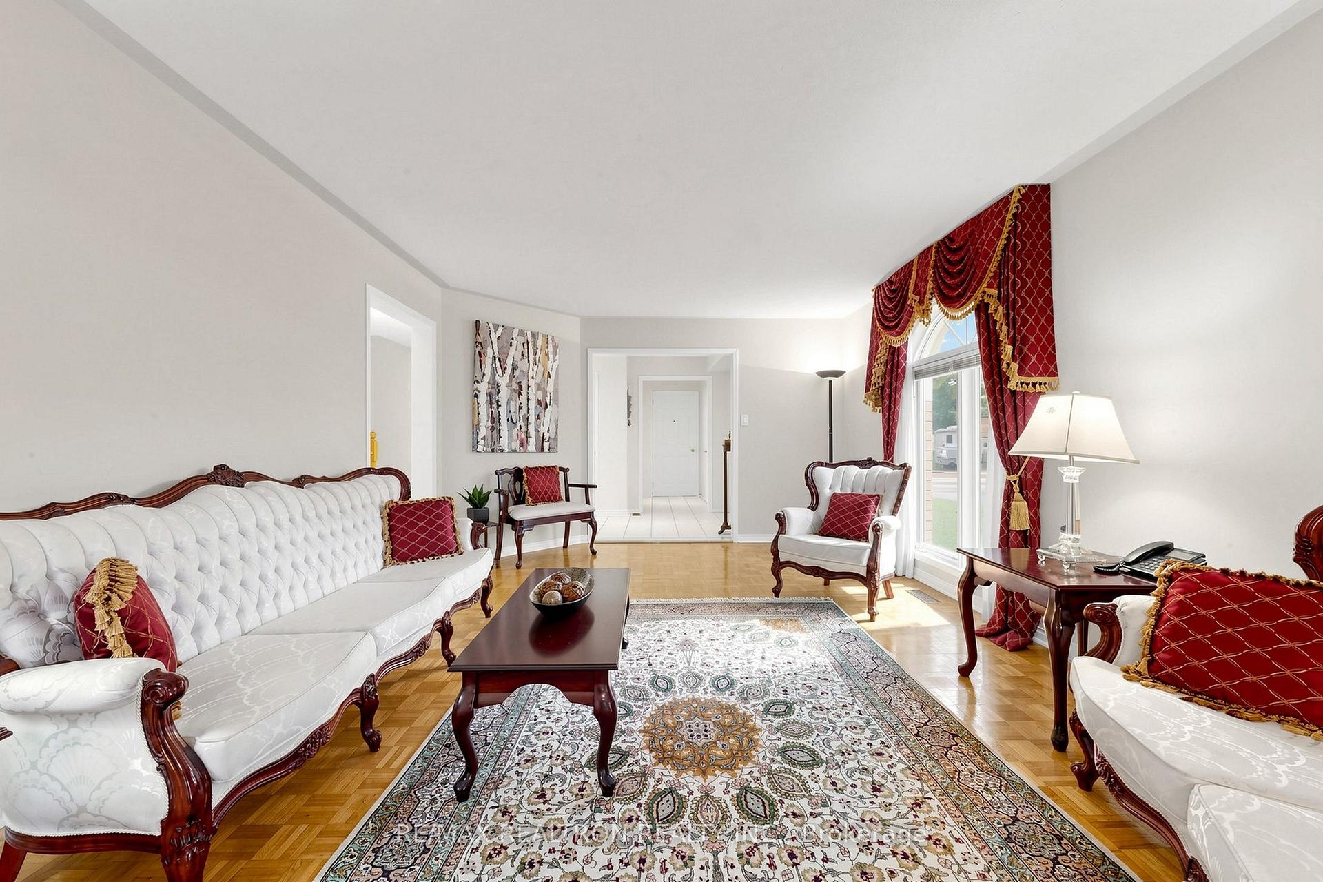 Photo 11 of 29 Joshua Court, Vaughan, Crestwood-Springfarm-Yorkhill — HOMEH