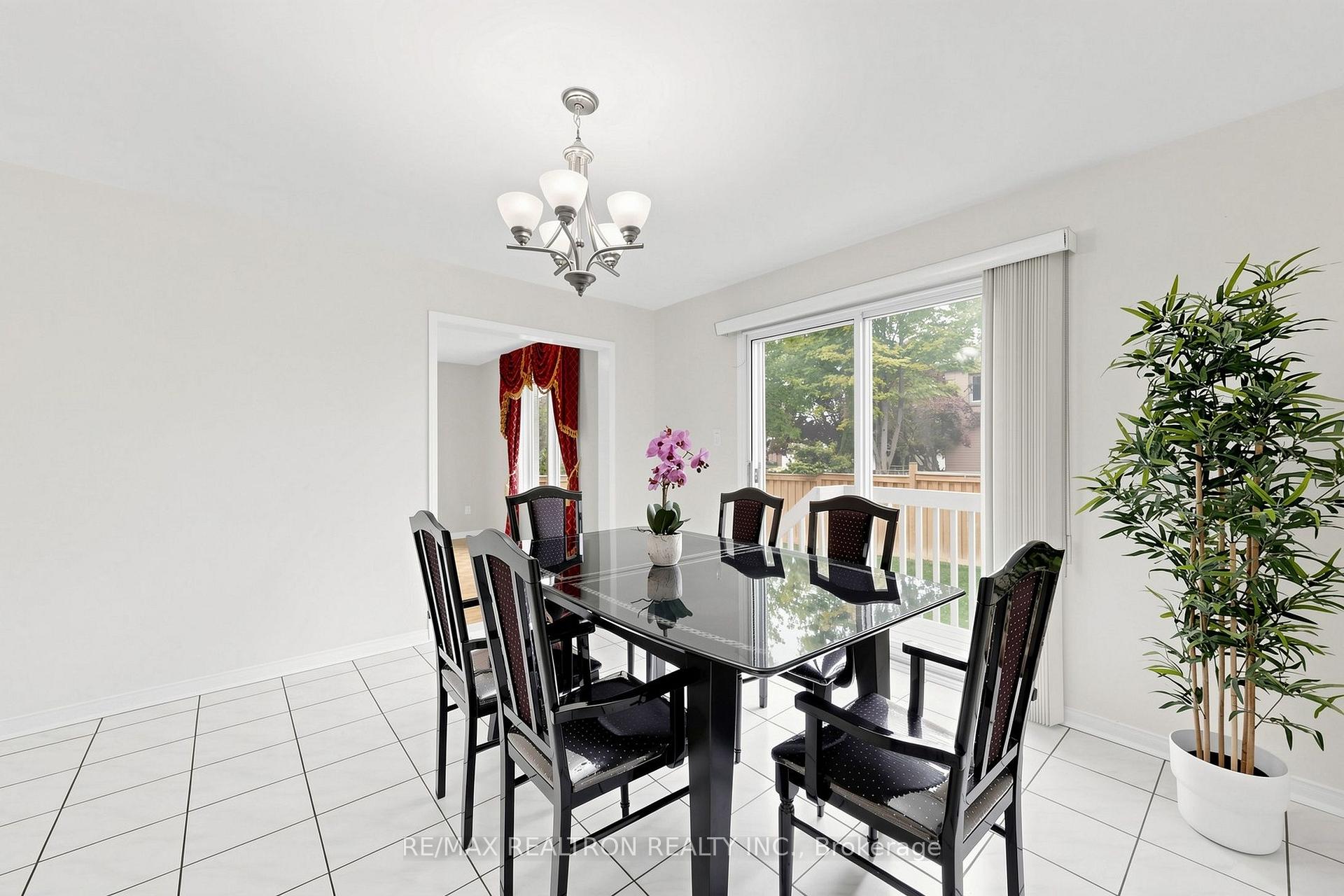 Photo 20 of 29 Joshua Court, Vaughan, Crestwood-Springfarm-Yorkhill — HOMEH