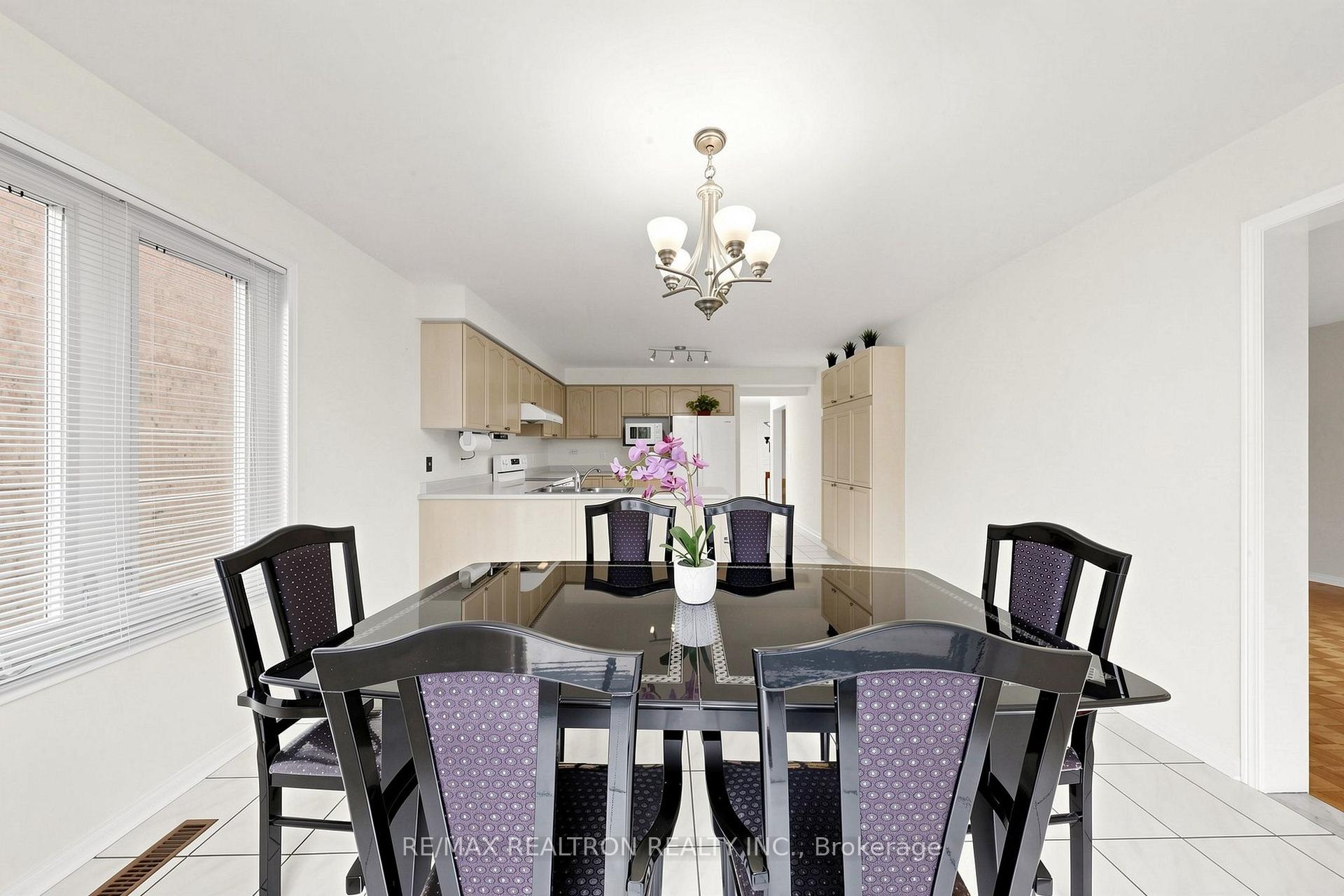 Photo 22 of 29 Joshua Court, Vaughan, Crestwood-Springfarm-Yorkhill — HOMEH
