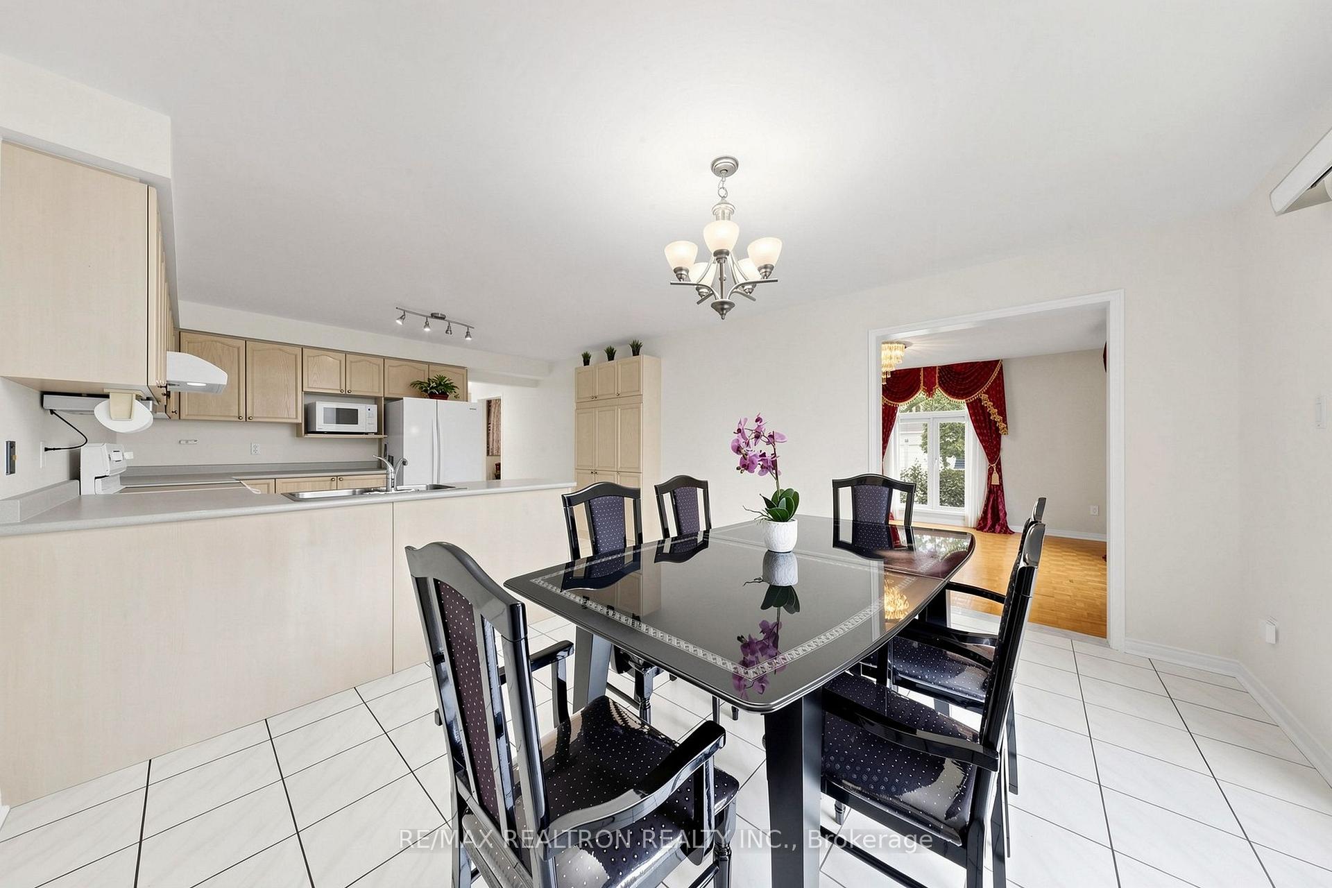 Photo 23 of 29 Joshua Court, Vaughan, Crestwood-Springfarm-Yorkhill — HOMEH