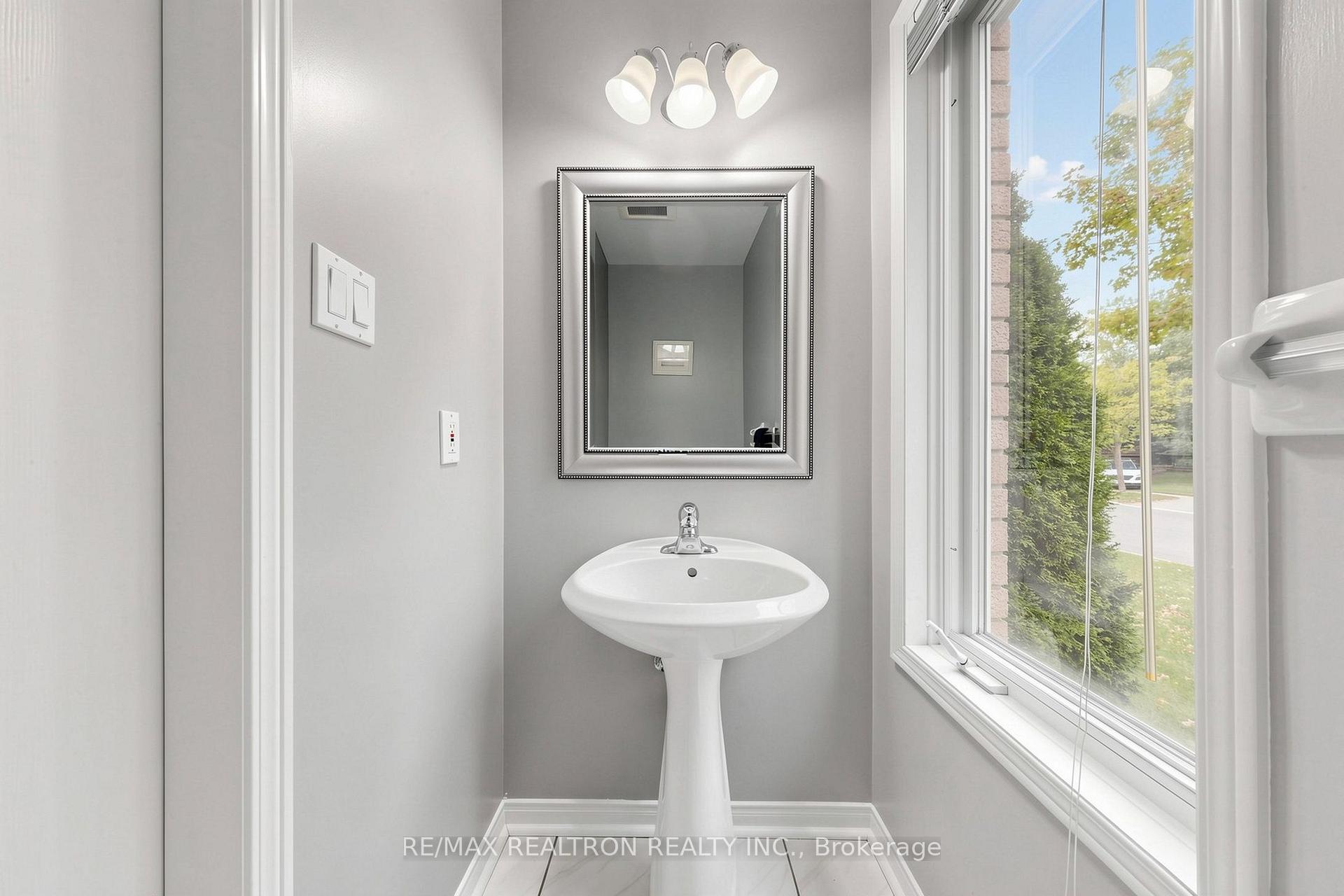 Photo 24 of 29 Joshua Court, Vaughan, Crestwood-Springfarm-Yorkhill — HOMEH