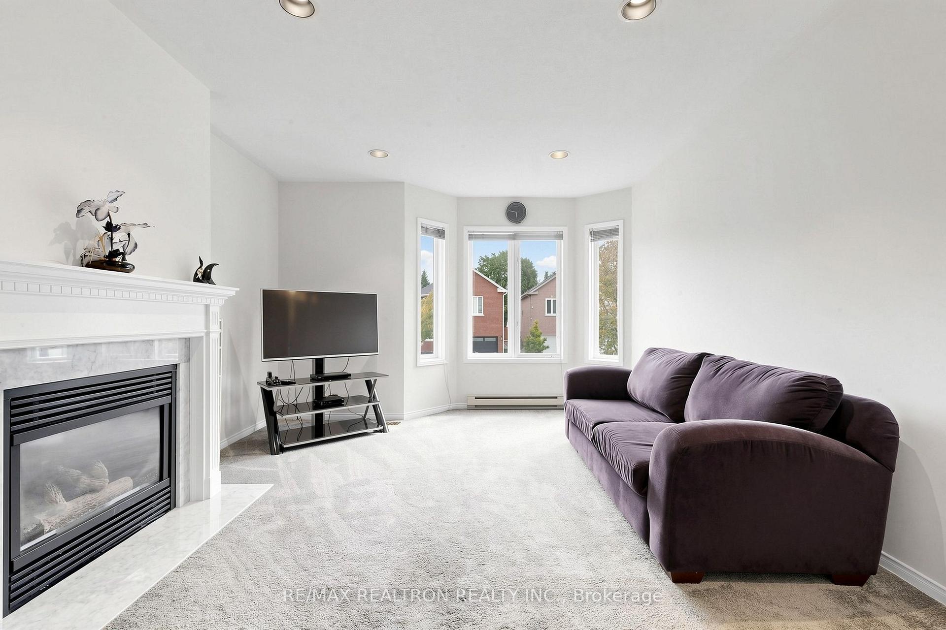 Photo 25 of 29 Joshua Court, Vaughan, Crestwood-Springfarm-Yorkhill — HOMEH