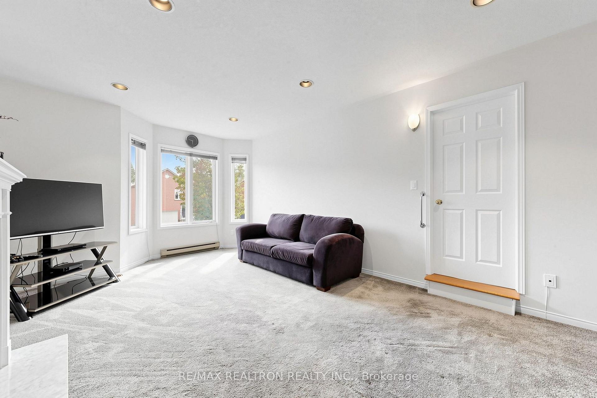 Photo 26 of 29 Joshua Court, Vaughan, Crestwood-Springfarm-Yorkhill — HOMEH