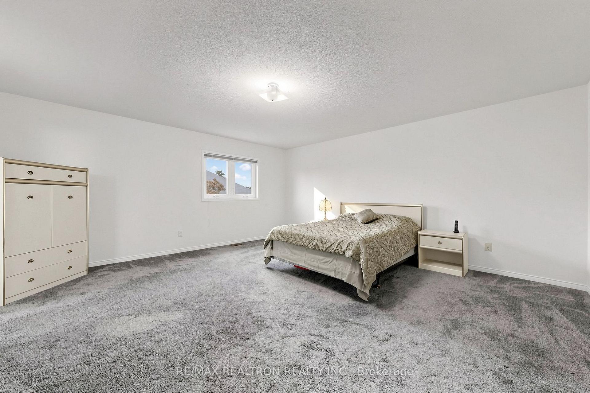 Photo 27 of 29 Joshua Court, Vaughan, Crestwood-Springfarm-Yorkhill — HOMEH