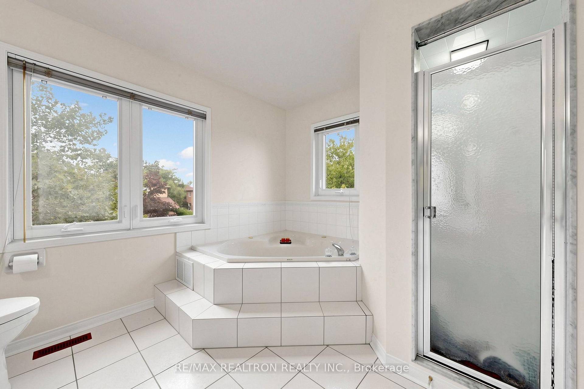 Photo 30 of 29 Joshua Court, Vaughan, Crestwood-Springfarm-Yorkhill — HOMEH