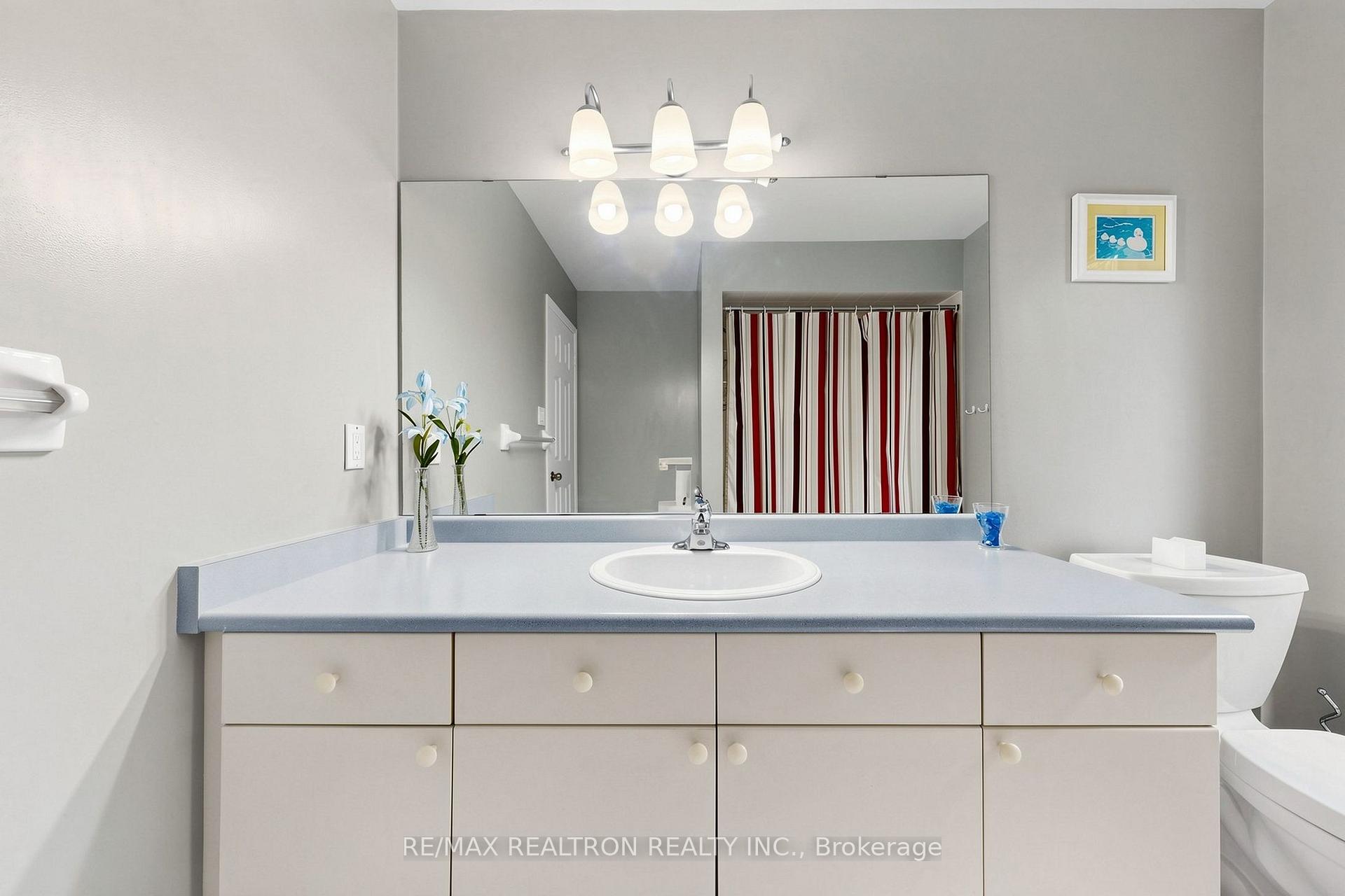 Photo 32 of 29 Joshua Court, Vaughan, Crestwood-Springfarm-Yorkhill — HOMEH