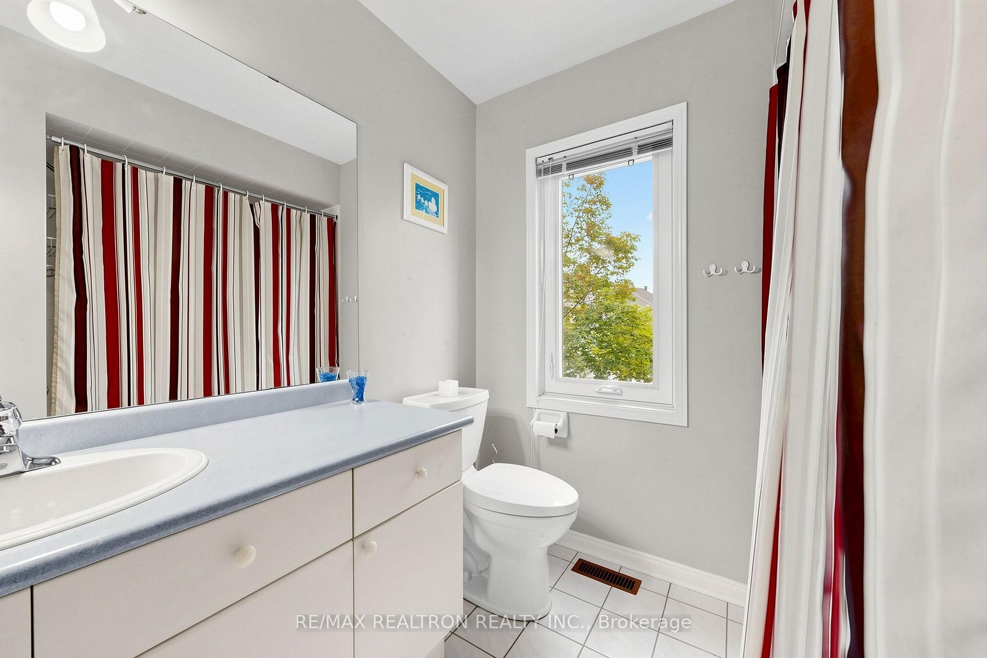 Photo 33 of 29 Joshua Court, Vaughan, Crestwood-Springfarm-Yorkhill — HOMEH