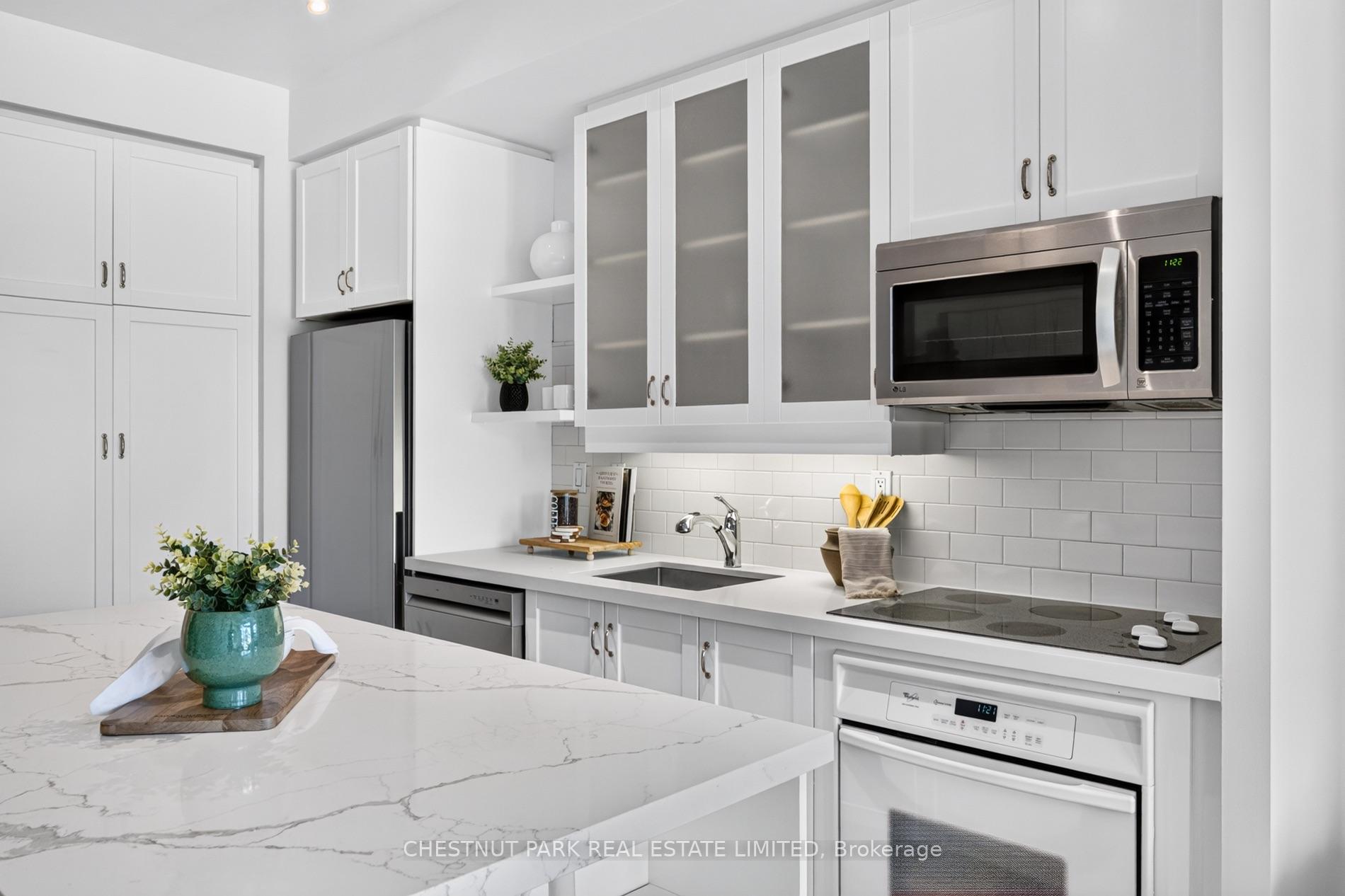 Photo 4 of Unit 607, 20 Scrivener Square, Toronto, Rosedale-Moore Park — HOMEH