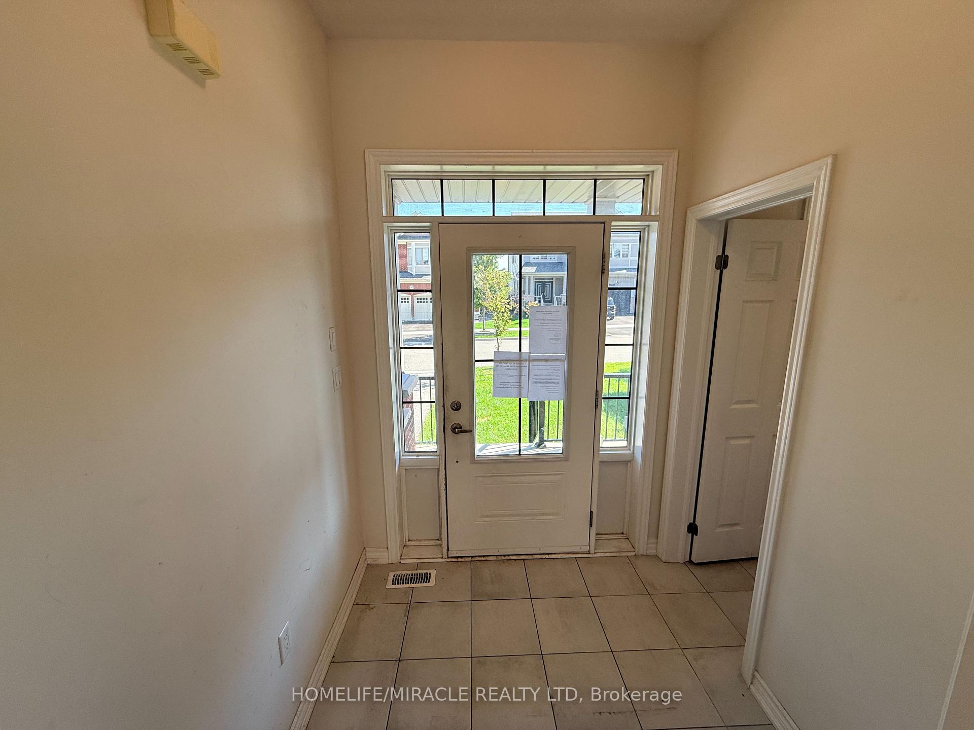 Photo 5 of 166 Crombie Street, Clarington, Bowmanville — HOMEH